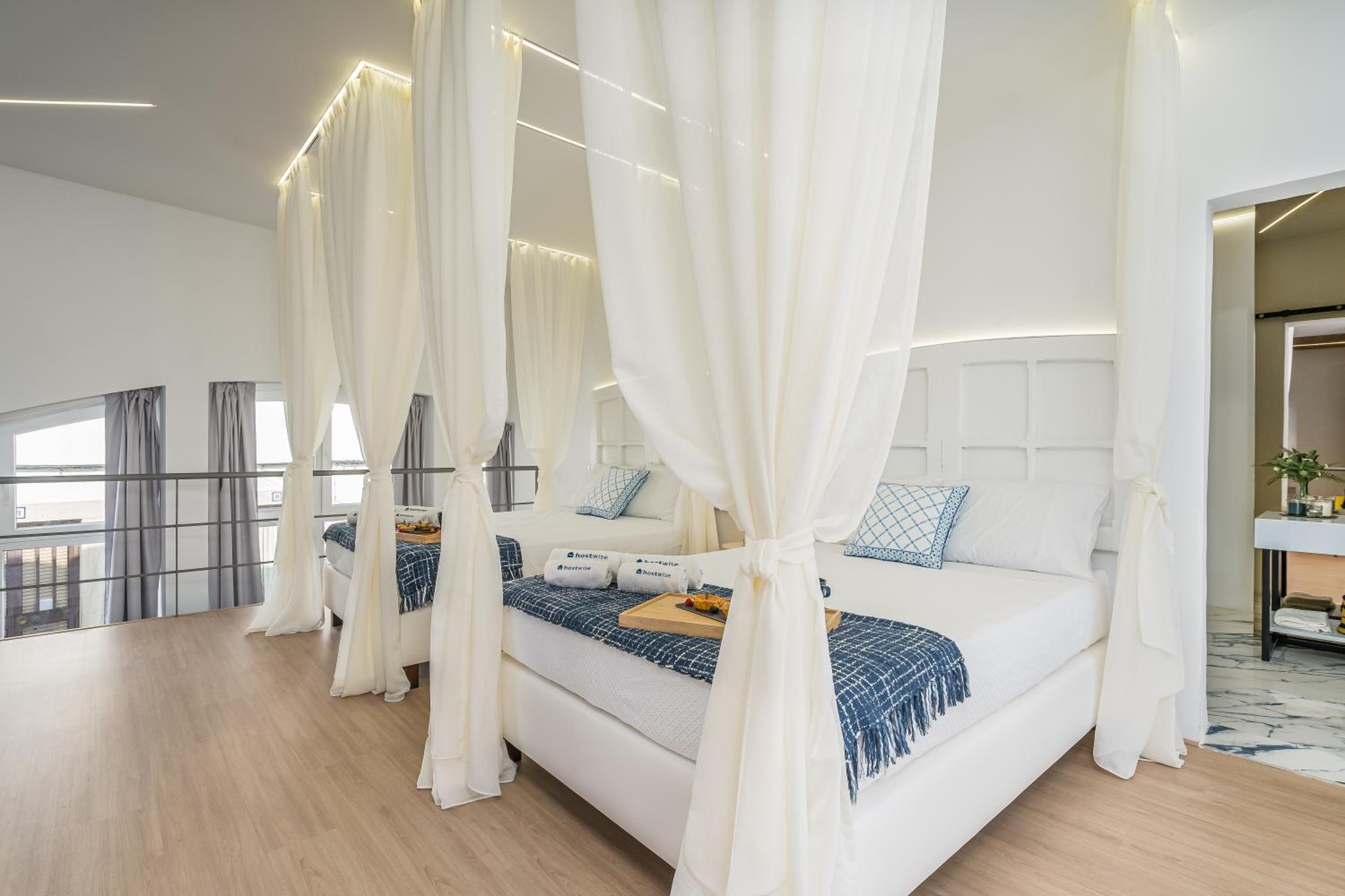 Host Wise - Elegant Loft with Historic Charm & Terrace