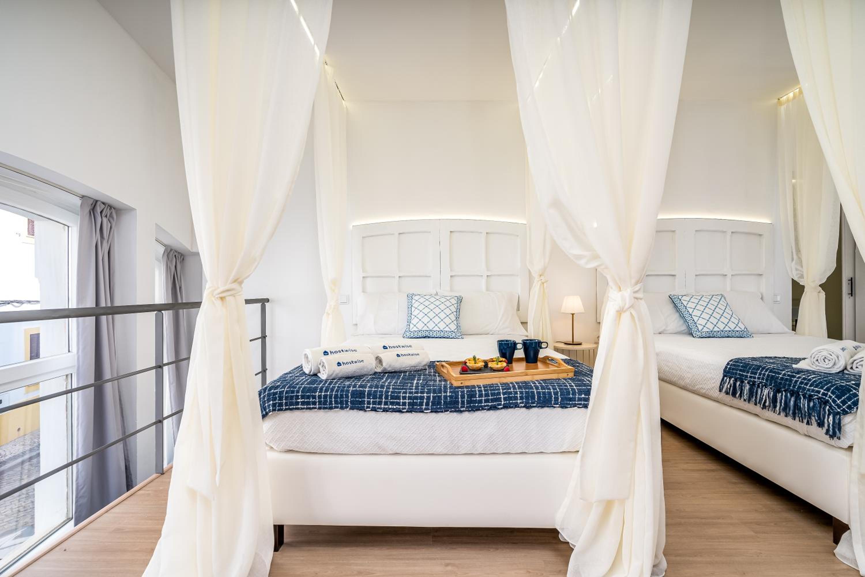 Host Wise - Elegant Loft with Historic Charm & Terrace