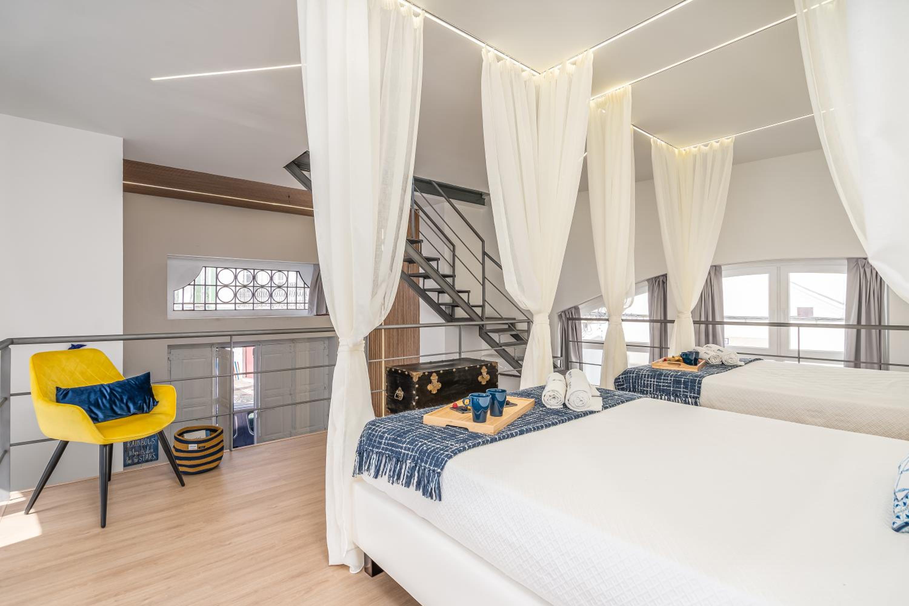 Host Wise - Elegant Loft with Historic Charm & Terrace