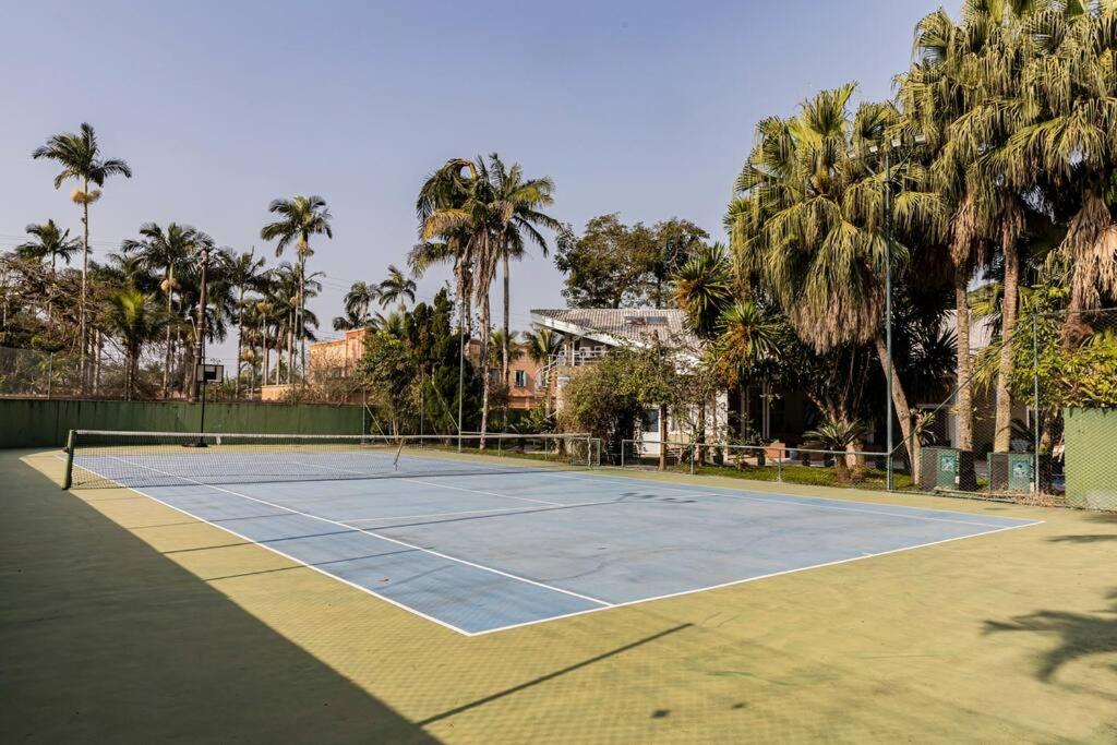 Mansão quadra de tênis, sala jogos, serv completo