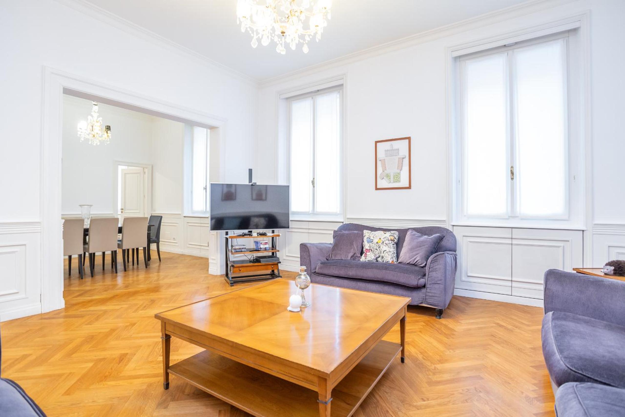City Charm 3 BDR Apartment