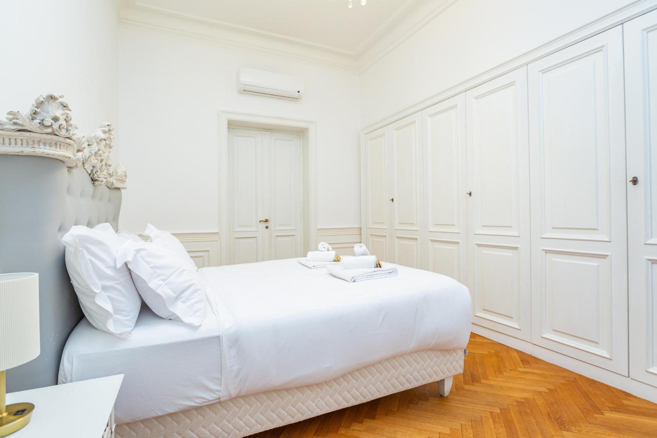 City Charm 3 BDR Apartment