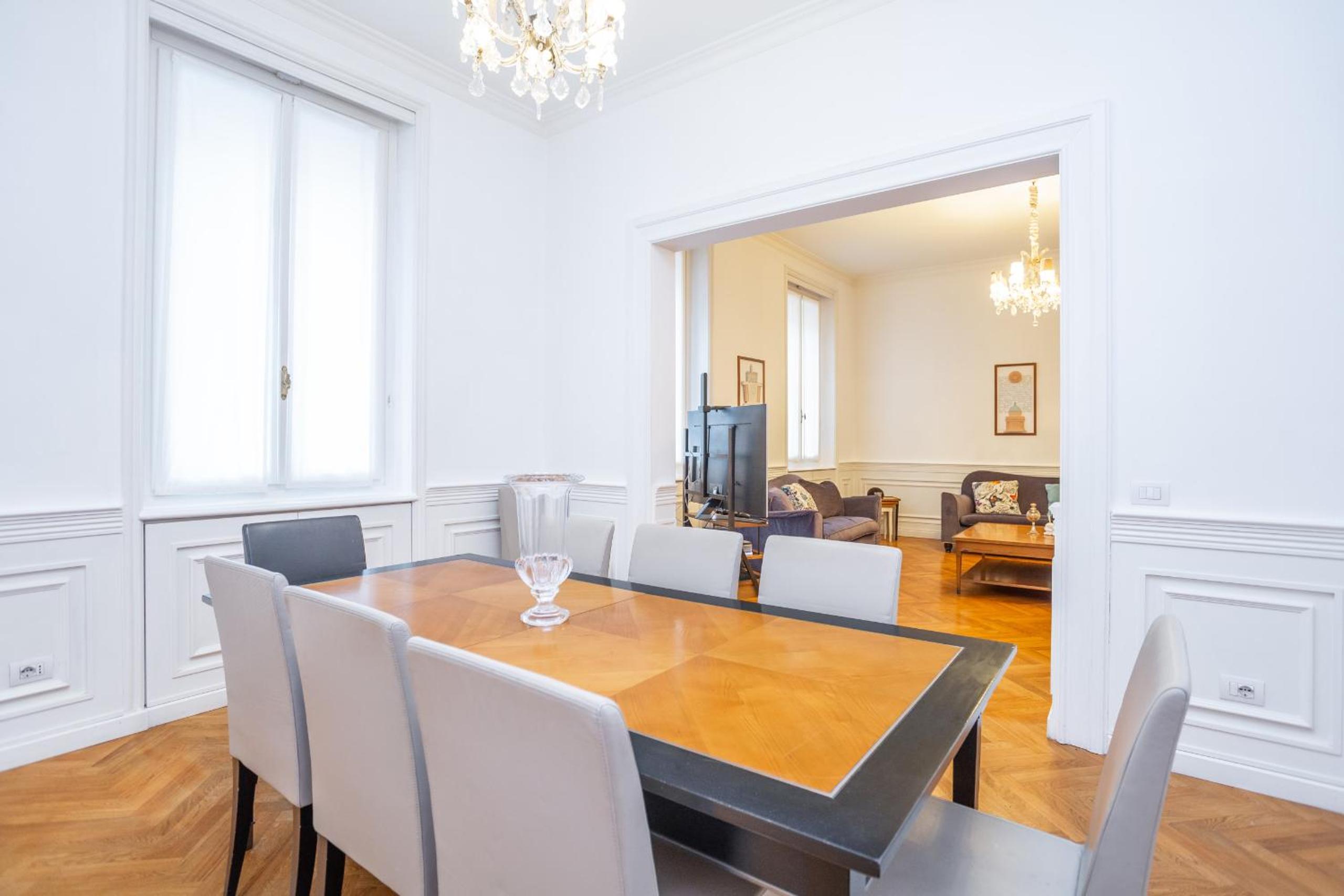 City Charm 3 BDR Apartment