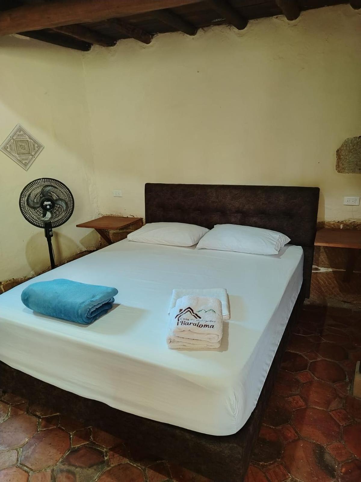 Hostal Baraloma Cerca Al Parque, Con Parqueadero Privado