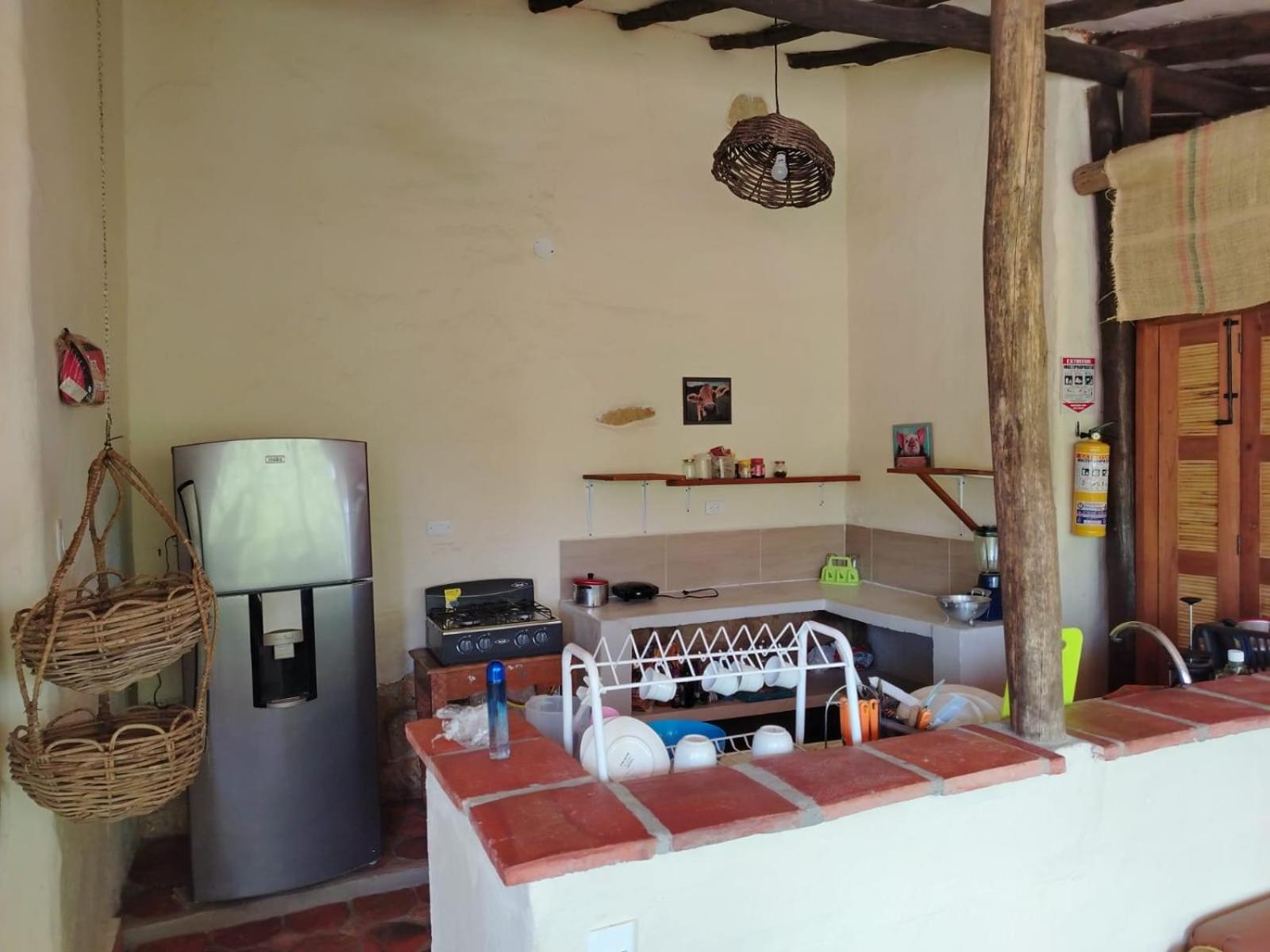 Hostal Baraloma Cerca Al Parque, Con Parqueadero Privado