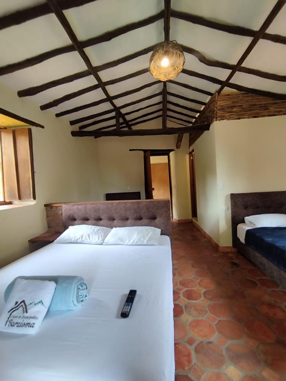 Hostal Baraloma Cerca Al Parque, Con Parqueadero Privado