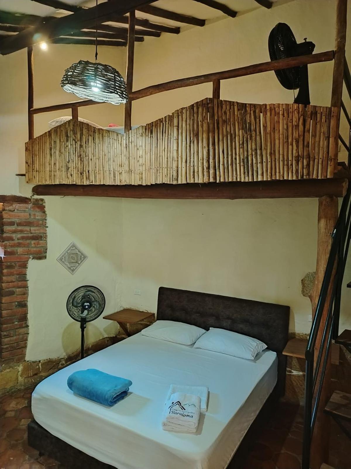 Hostal Baraloma Cerca Al Parque, Con Parqueadero Privado