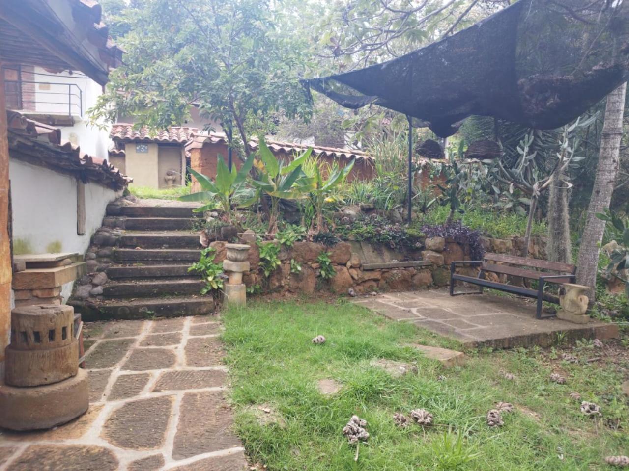 Hostal Baraloma Cerca Al Parque, Con Parqueadero Privado