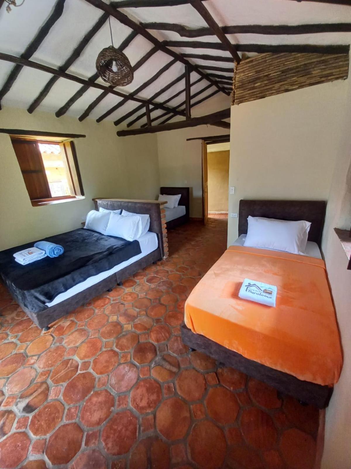 Hostal Baraloma Cerca Al Parque, Con Parqueadero Privado