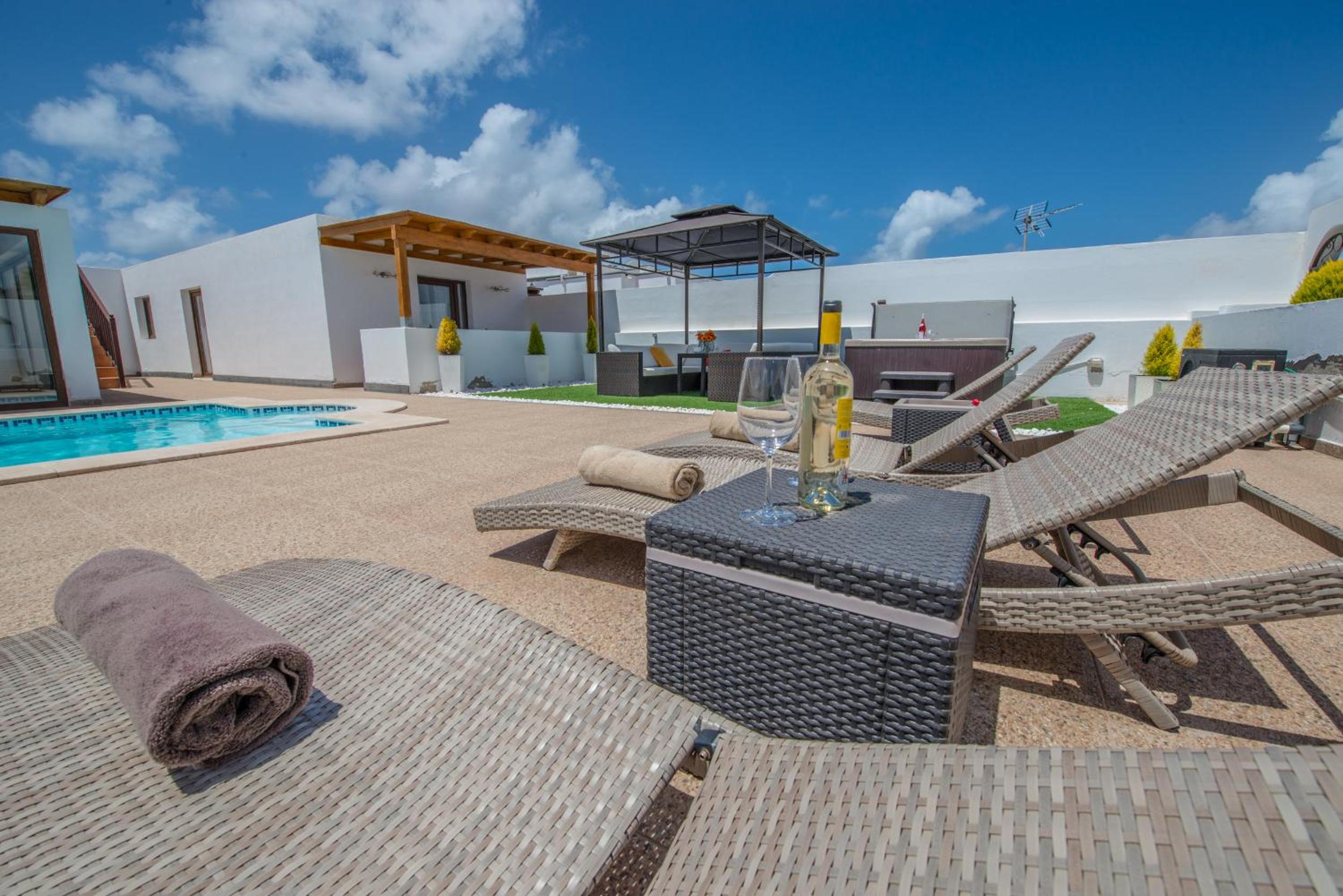 Villa Bonilla con piscina climatizada y jacuzzi