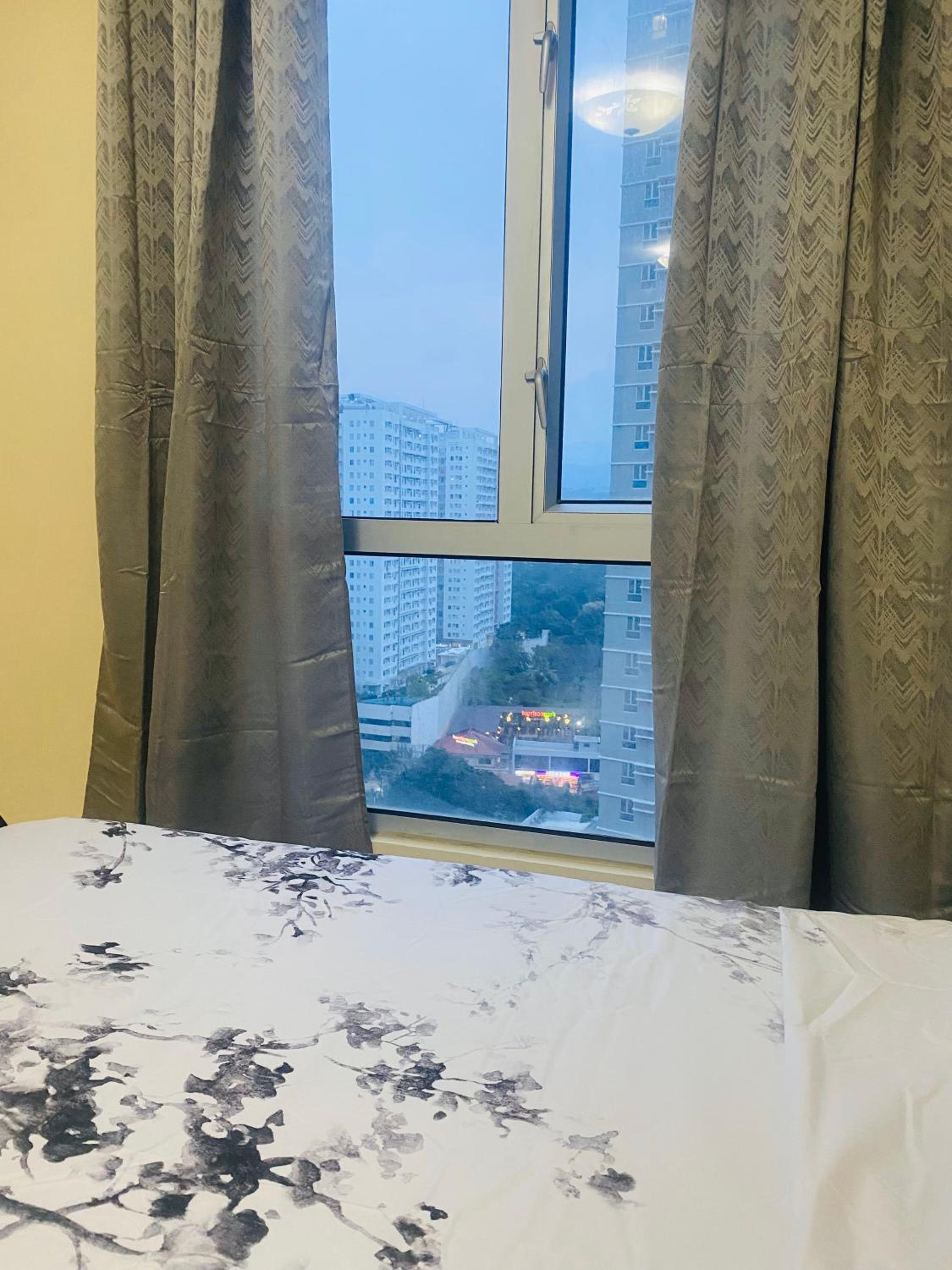 Fully Furnished Studio Unit at Avida Riala with Fast WIFI and Netflix