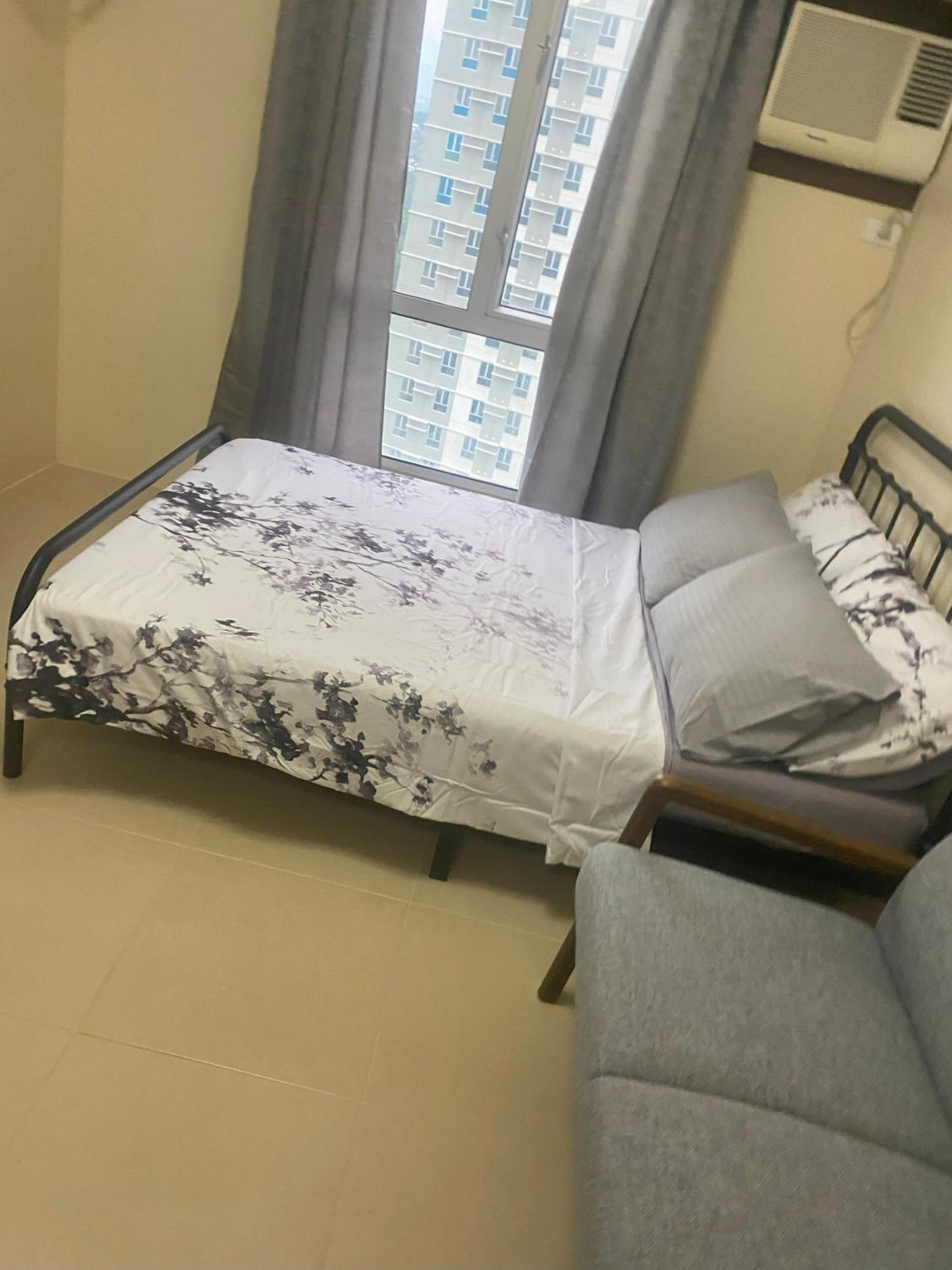 Fully Furnished Studio Unit at Avida Riala with Fast WIFI and Netflix
