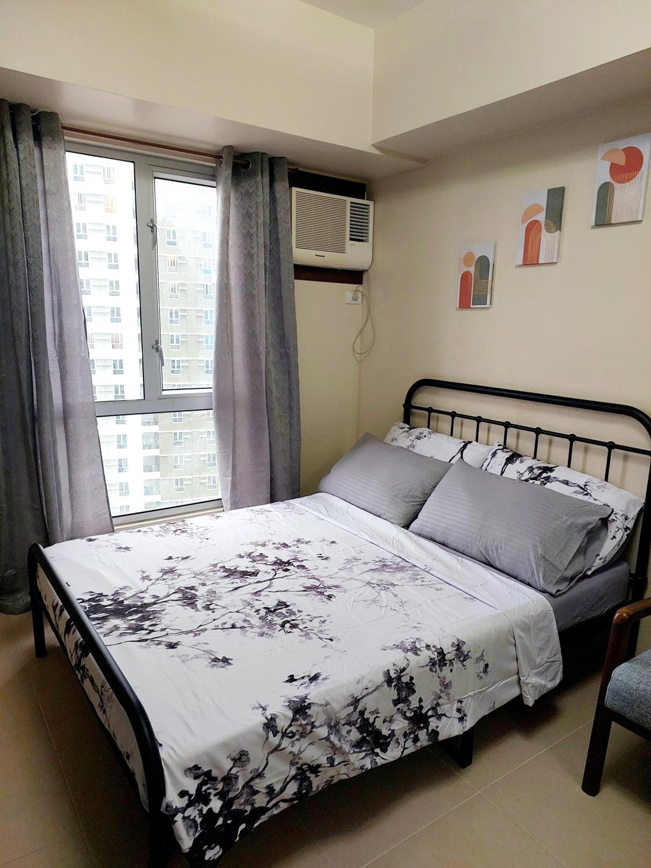 Fully Furnished Studio Unit at Avida Riala with Fast WIFI and Netflix