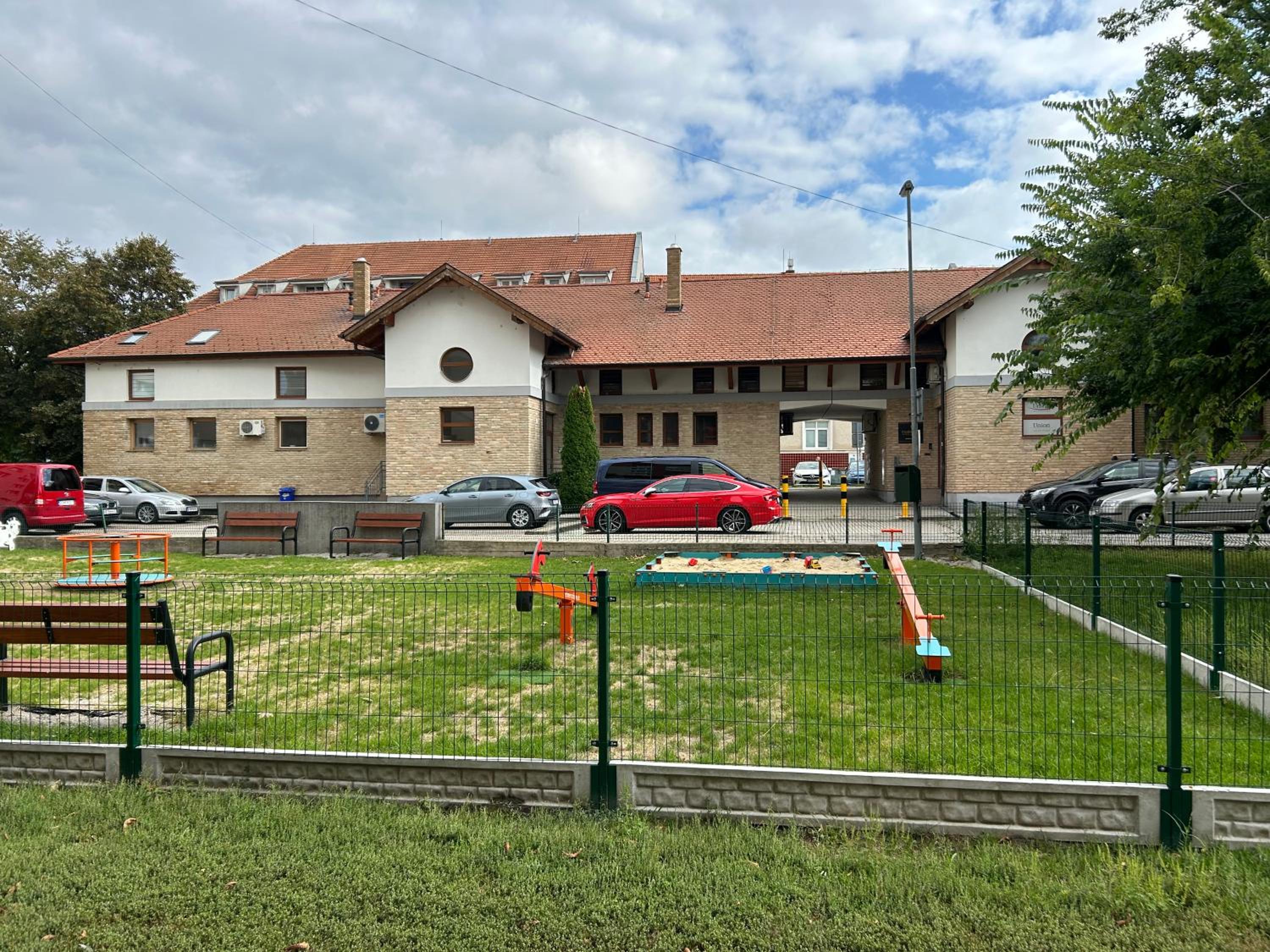 Kondé Apartments B