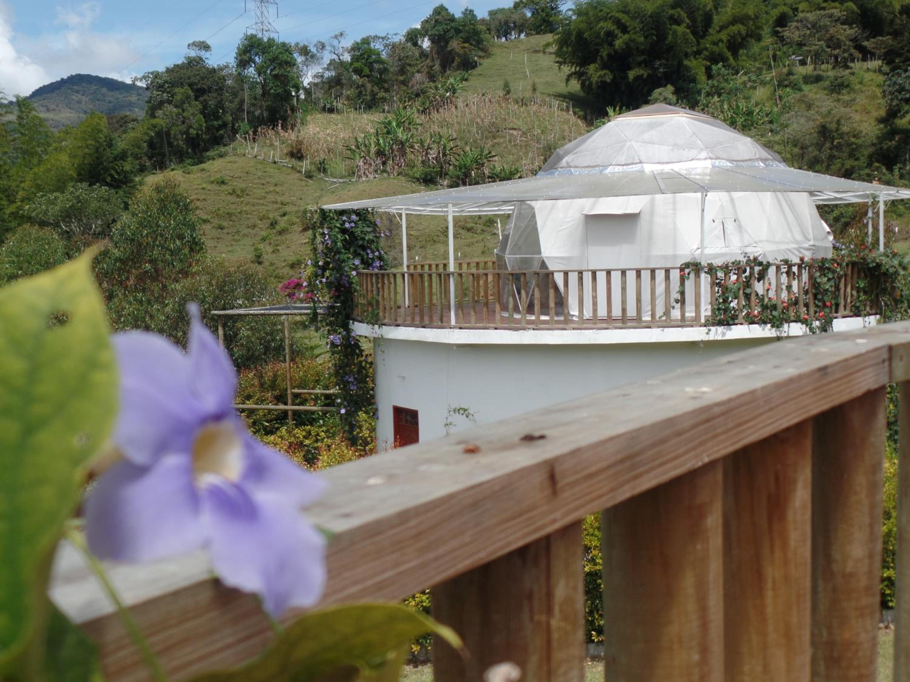 Glamping con jacuzzi y cocina- El Peñol a 30 minutos de Guatapé
