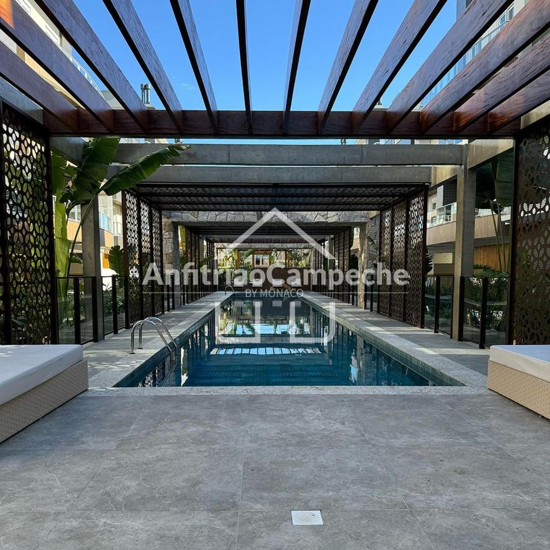 Apartamentos em Condomínio Clube, frente mar, em frente à Ilha do Campeche, praia do Campeche, Florianópolis