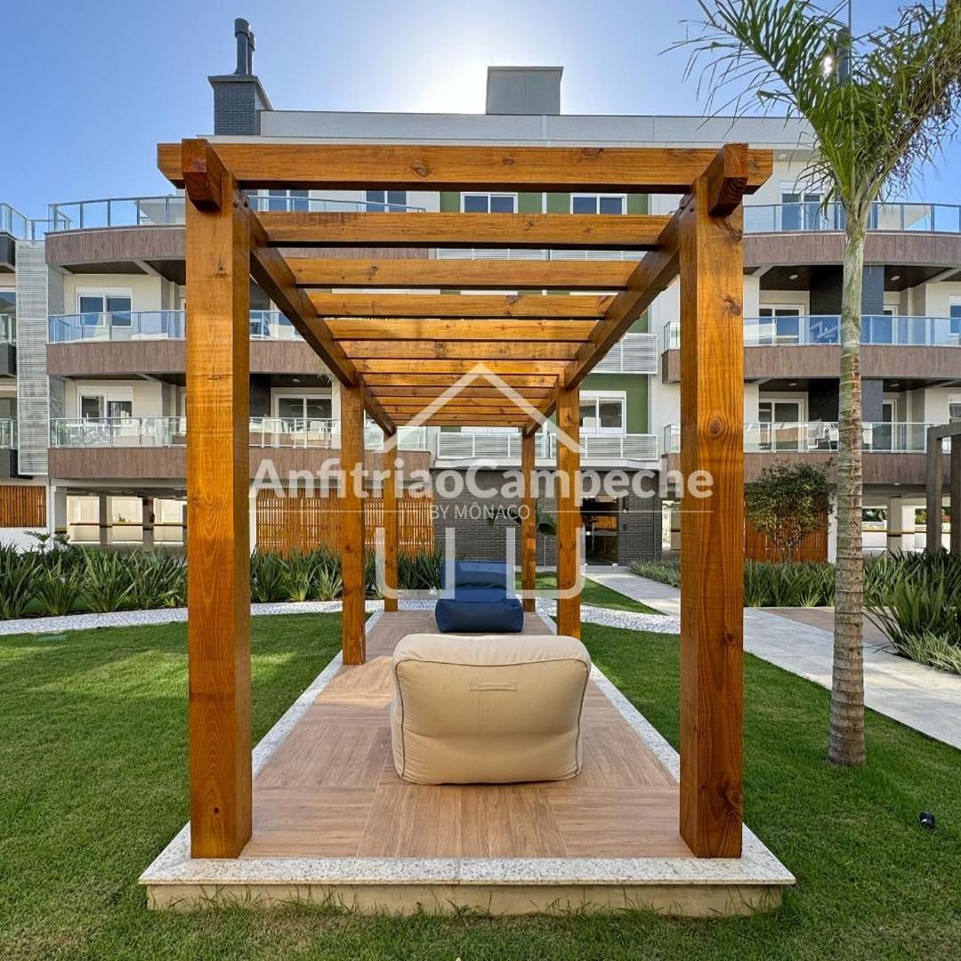 Apartamentos em Condomínio Clube, frente mar, em frente à Ilha do Campeche, praia do Campeche, Florianópolis