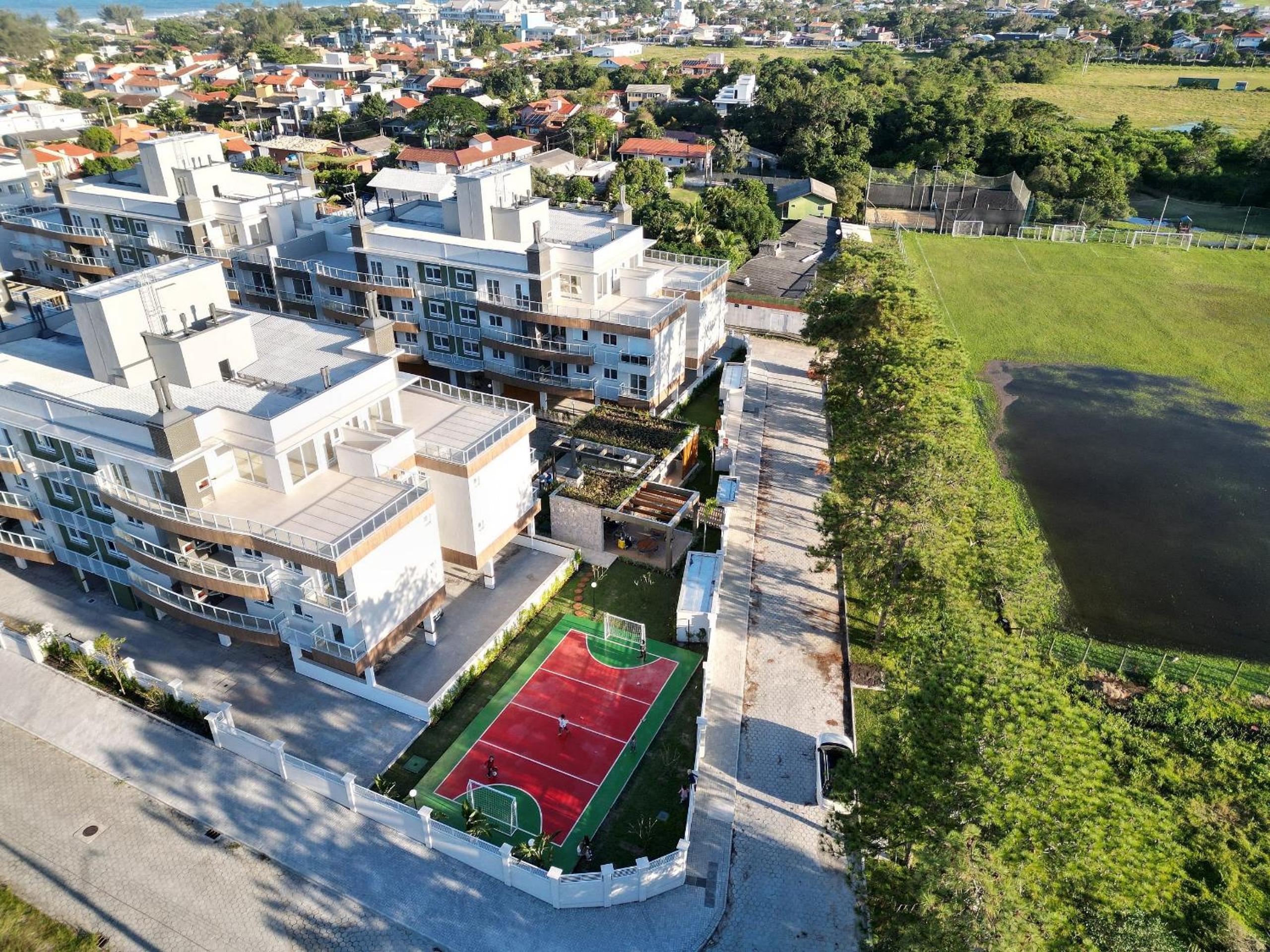 Apartamentos em Condomínio Clube, frente mar, em frente à Ilha do Campeche, praia do Campeche, Florianópolis