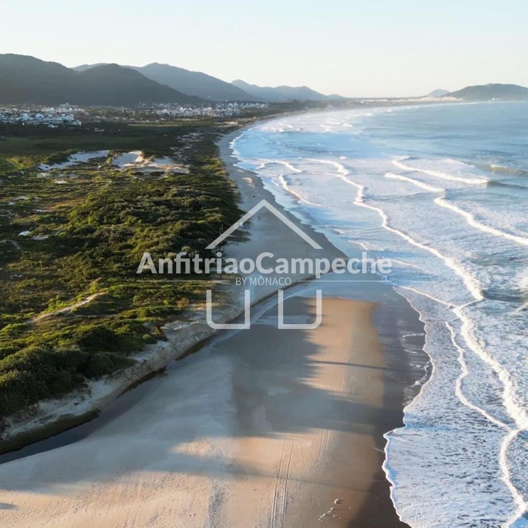 Apartamentos em Condomínio Clube, frente mar, em frente à Ilha do Campeche, praia do Campeche, Florianópolis
