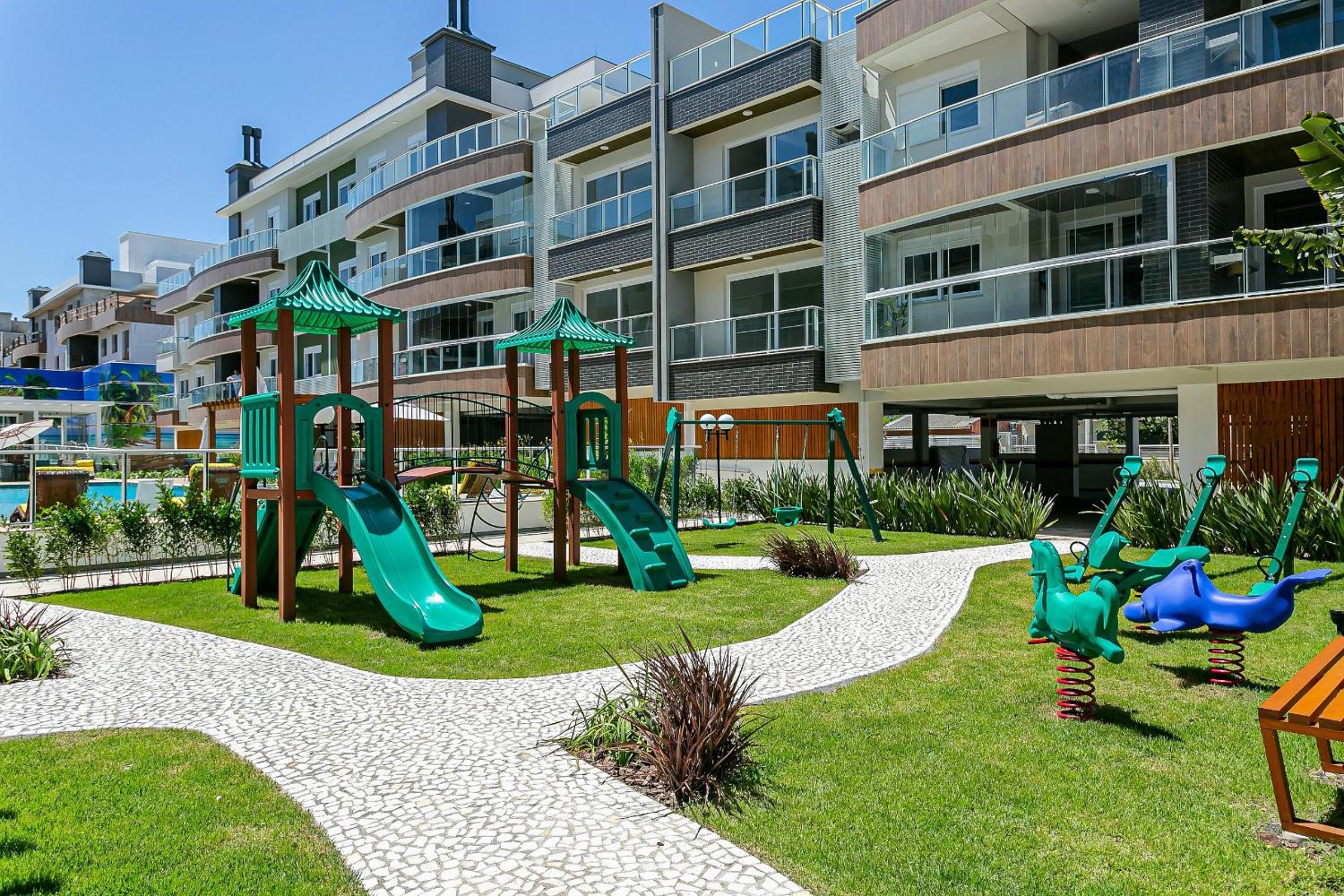 Apartamentos em Condomínio Clube, frente mar, em frente à Ilha do Campeche, praia do Campeche, Florianópolis