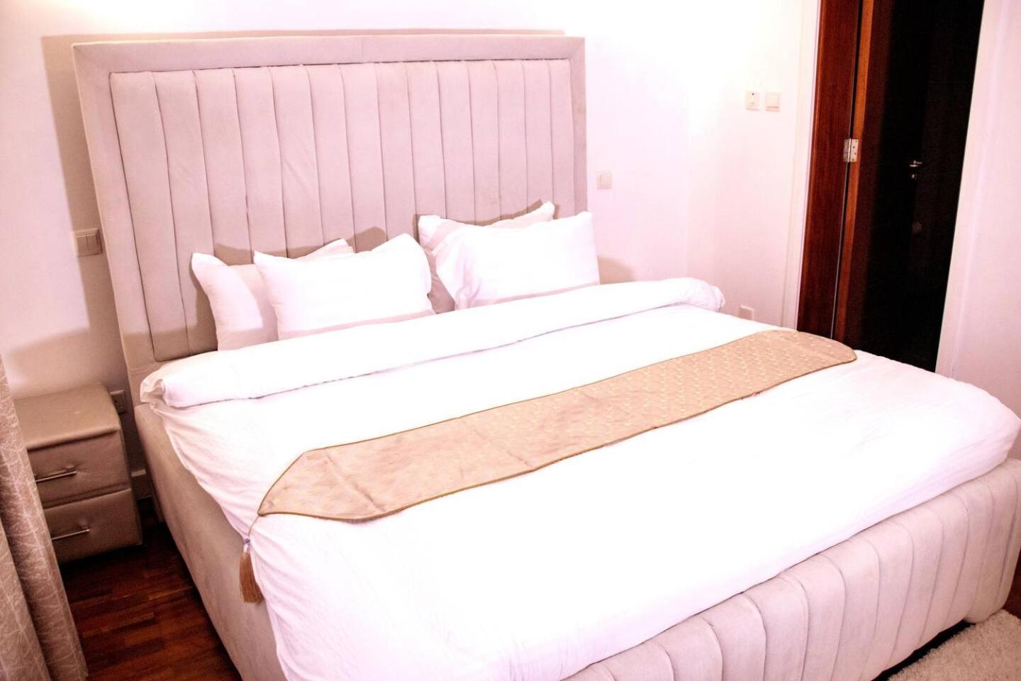 UN Accredited 2br3BedsPoolGymFullPower Backup70inchTv view 4