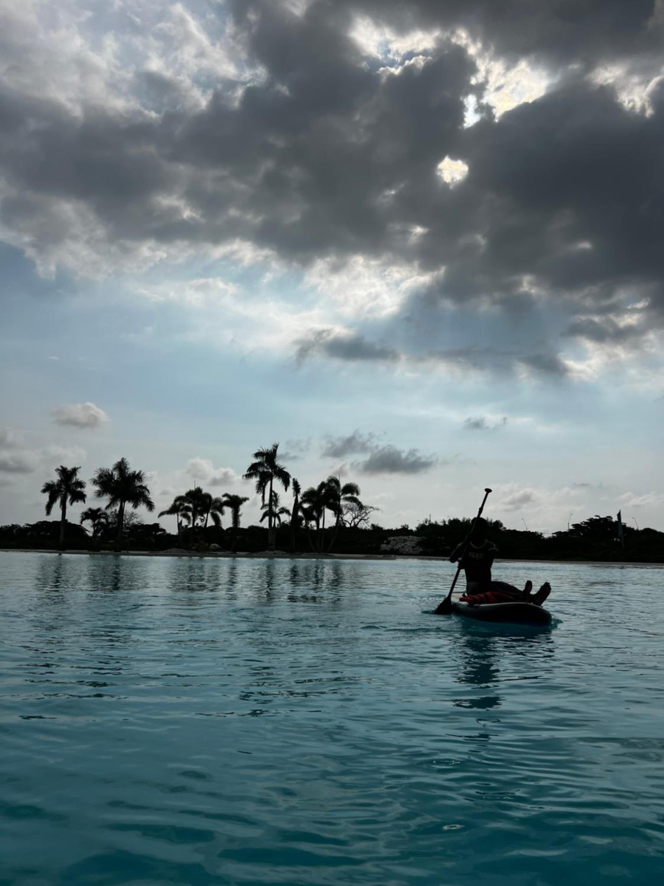 Lujoso Apartamento en Baia Kristal - Frente a la Playa Artificial Más Grande de Colombia