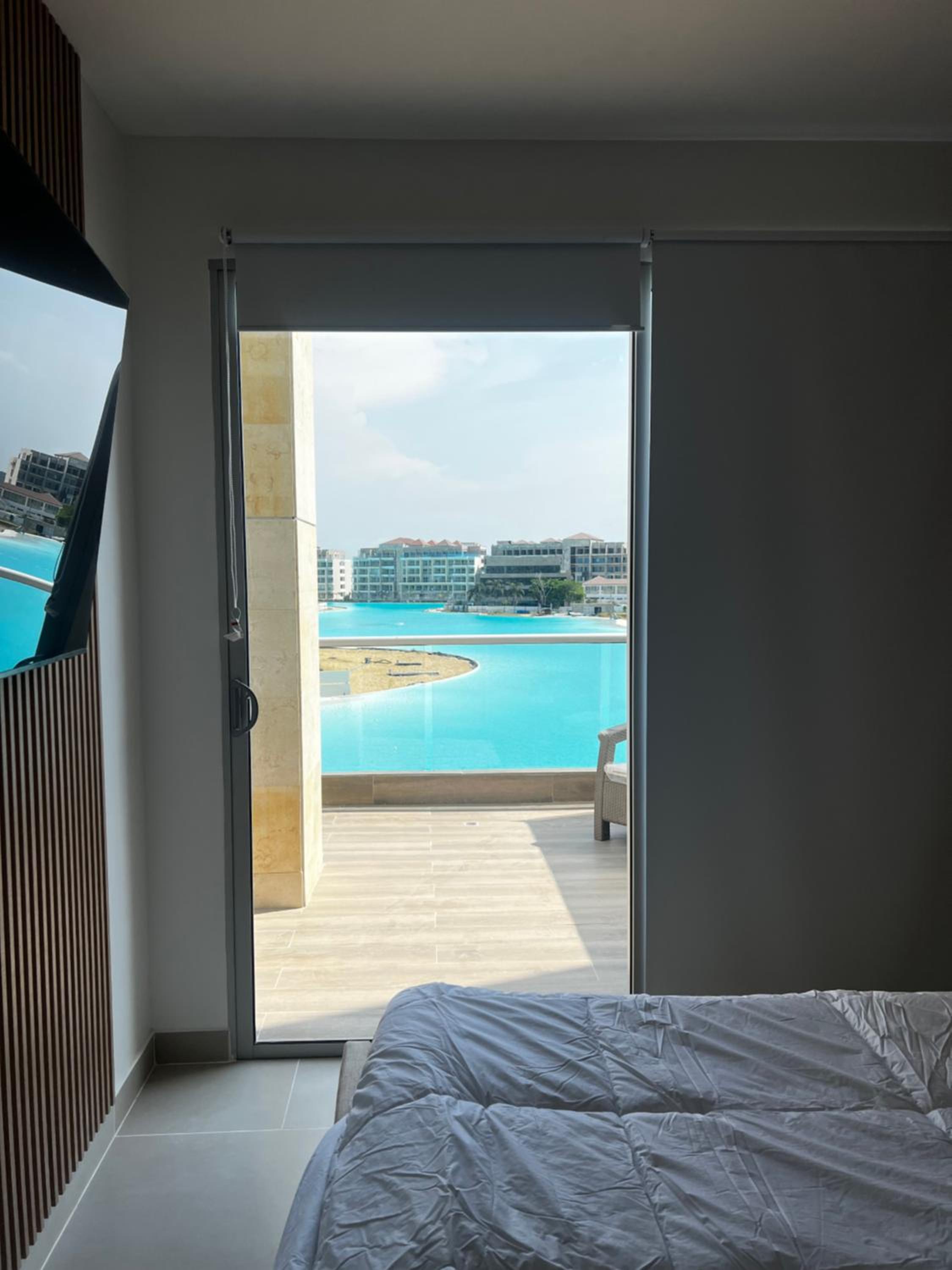 Lujoso Apartamento en Baia Kristal - Frente a la Playa Artificial Más Grande de Colombia