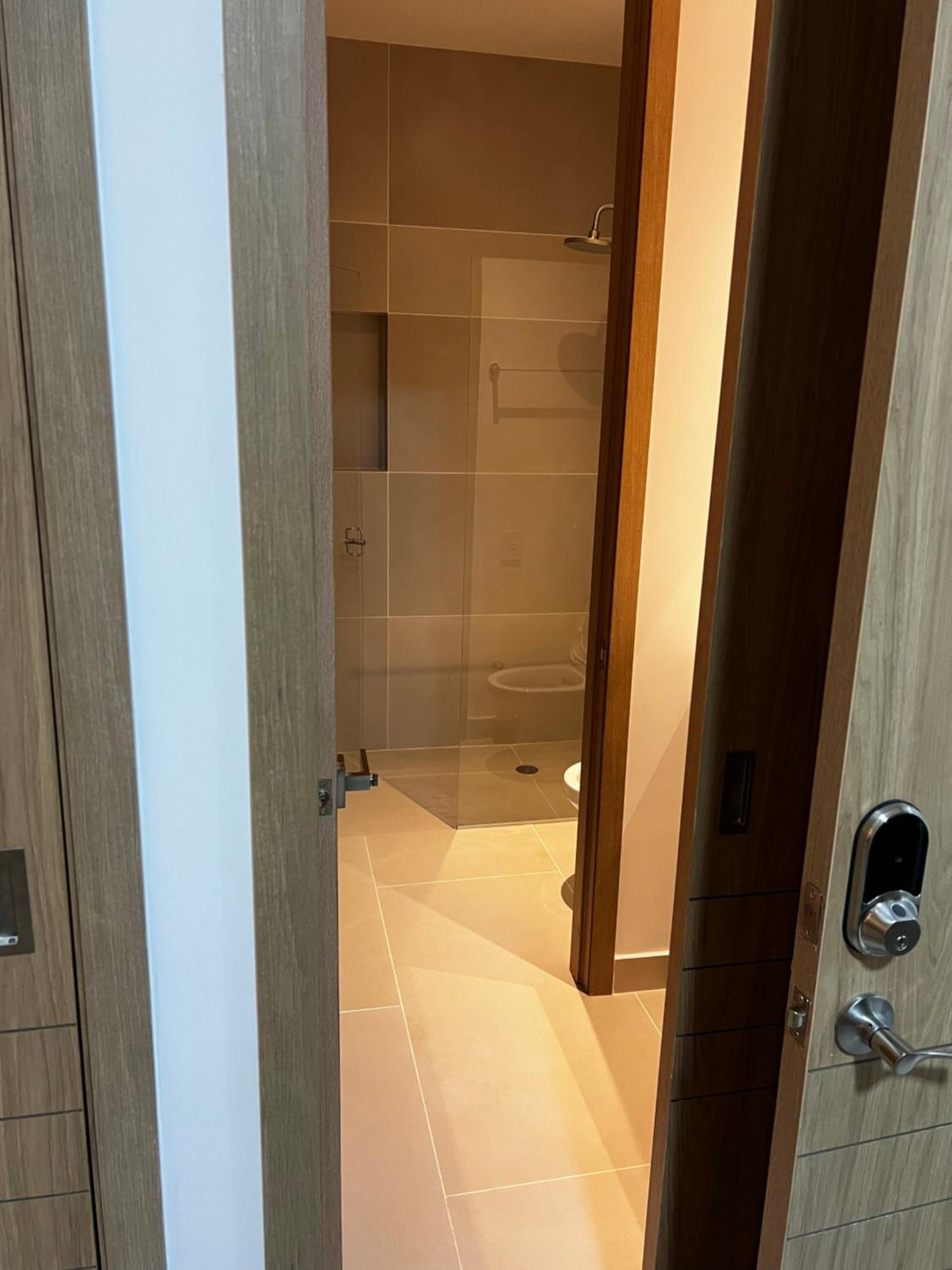 Lujoso Apartamento en Baia Kristal - Frente a la Playa Artificial Más Grande de Colombia