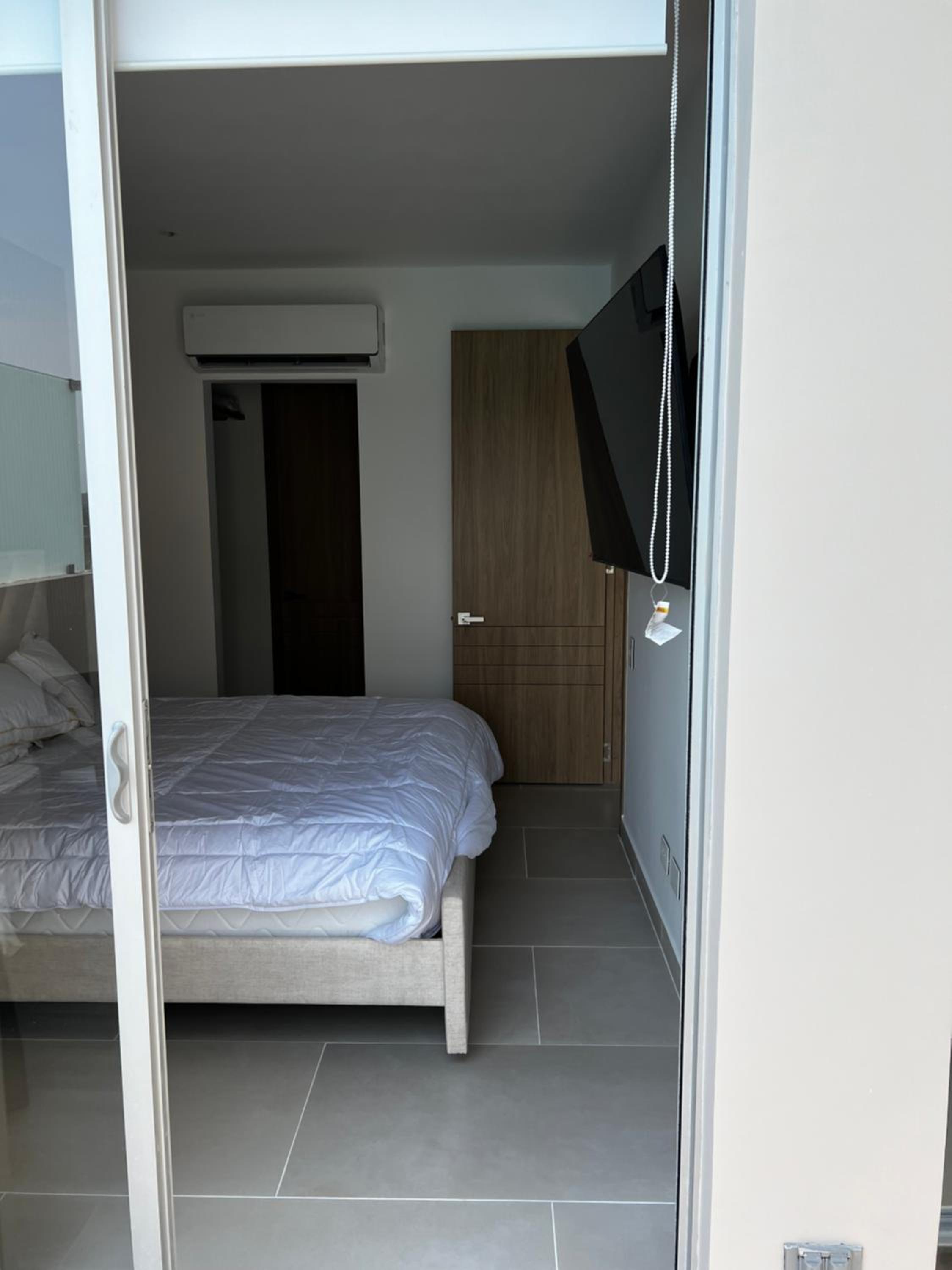 Lujoso Apartamento en Baia Kristal - Frente a la Playa Artificial Más Grande de Colombia