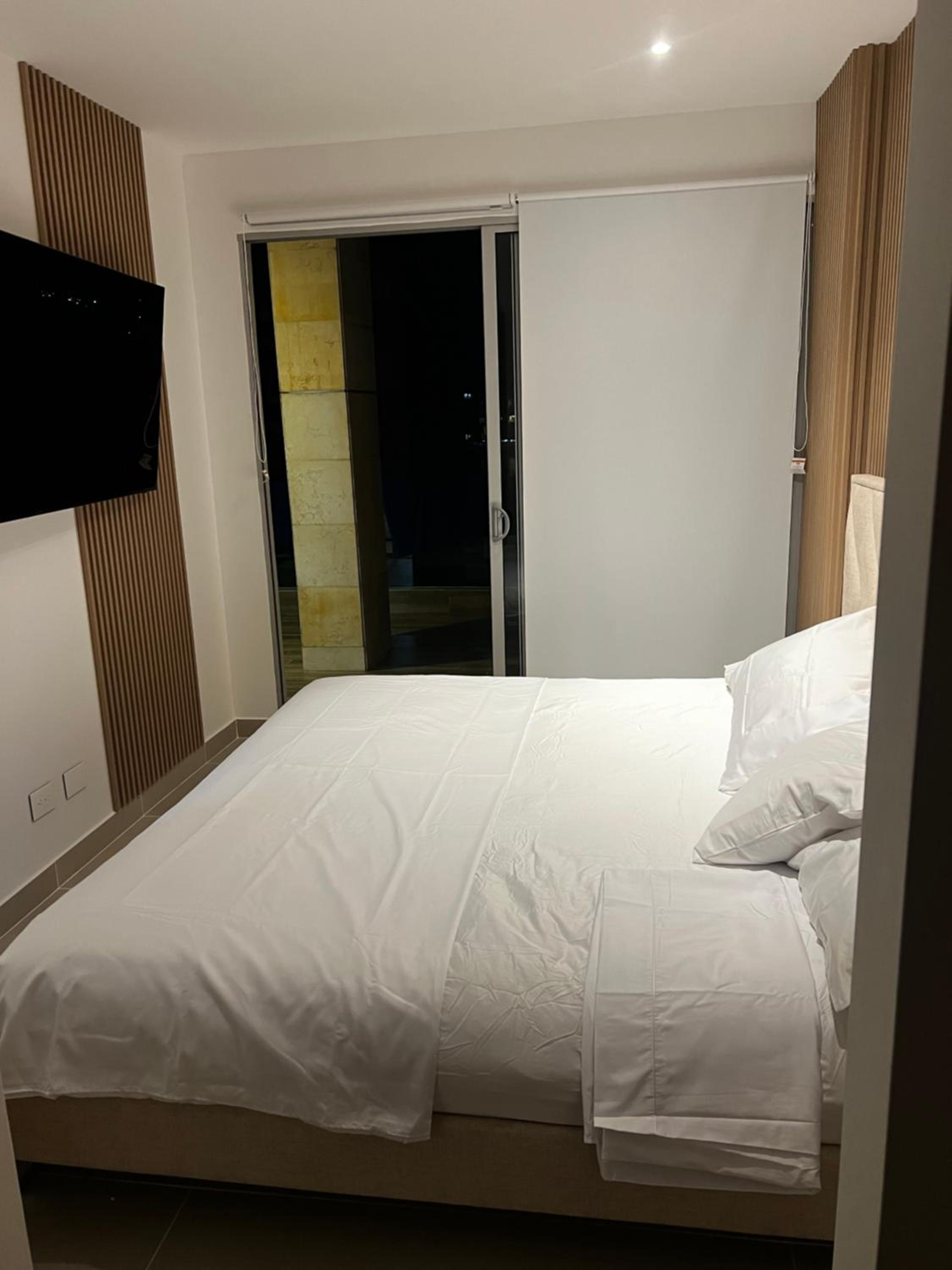 Lujoso Apartamento en Baia Kristal - Frente a la Playa Artificial Más Grande de Colombia