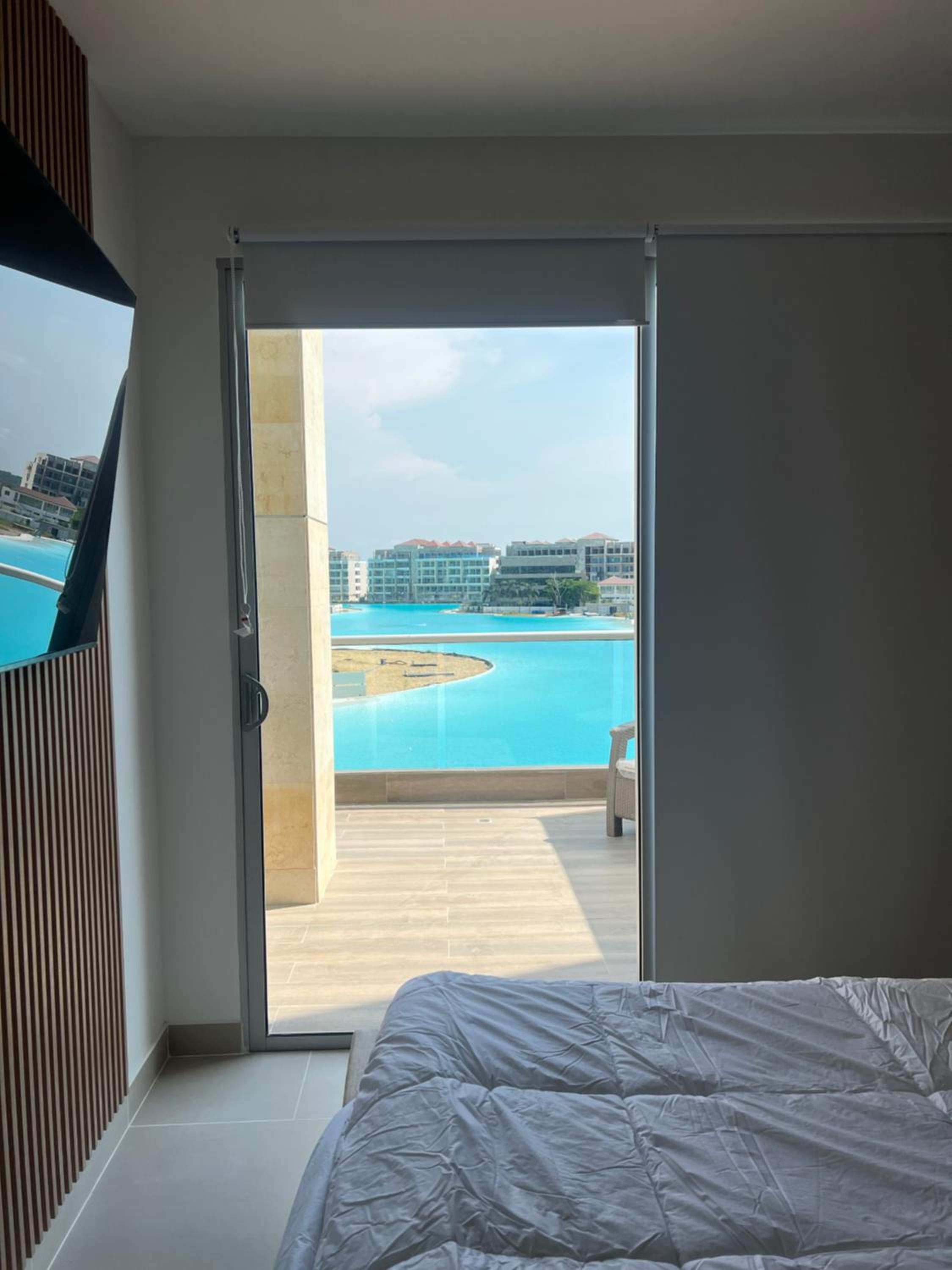 Lujoso Apartamento en Baia Kristal - Frente a la Playa Artificial Más Grande de Colombia