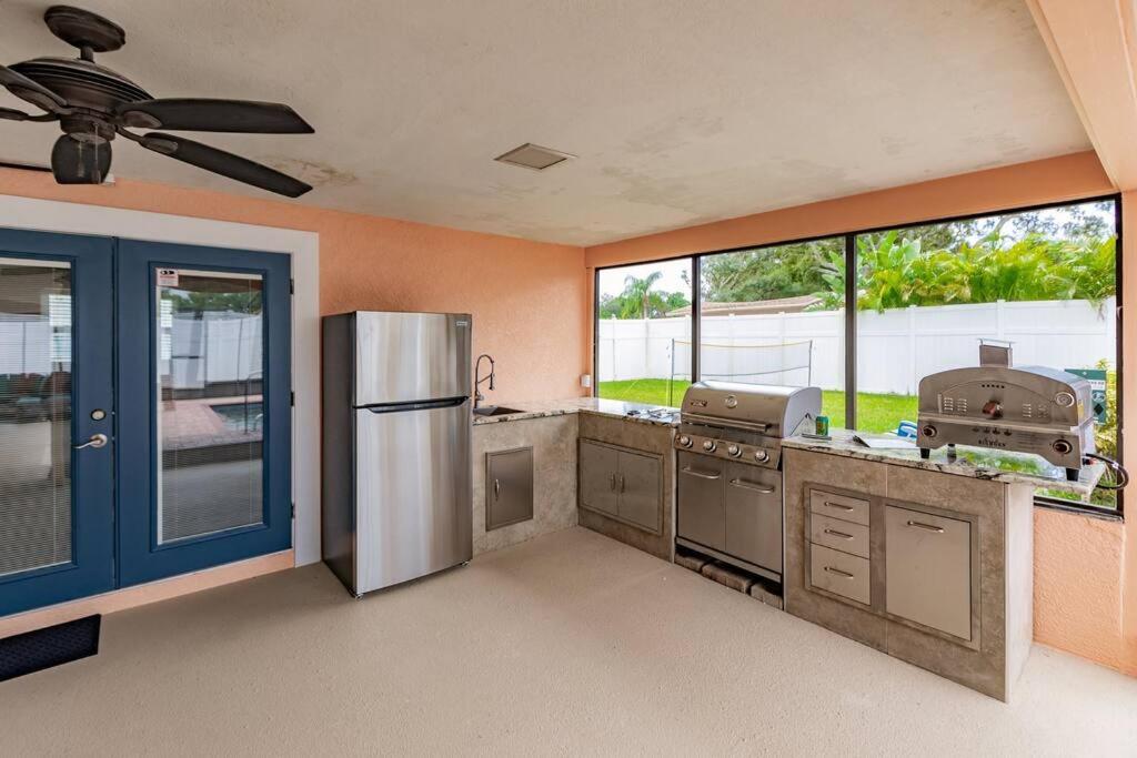 Grinning Gecko 4Bdr3Bath NEW Pool House, Heated Salt Pool, Indoor-Outdoor Kitchen and Fireplaces, Putting Green, Bocce Court-Within 6 miles of AMI