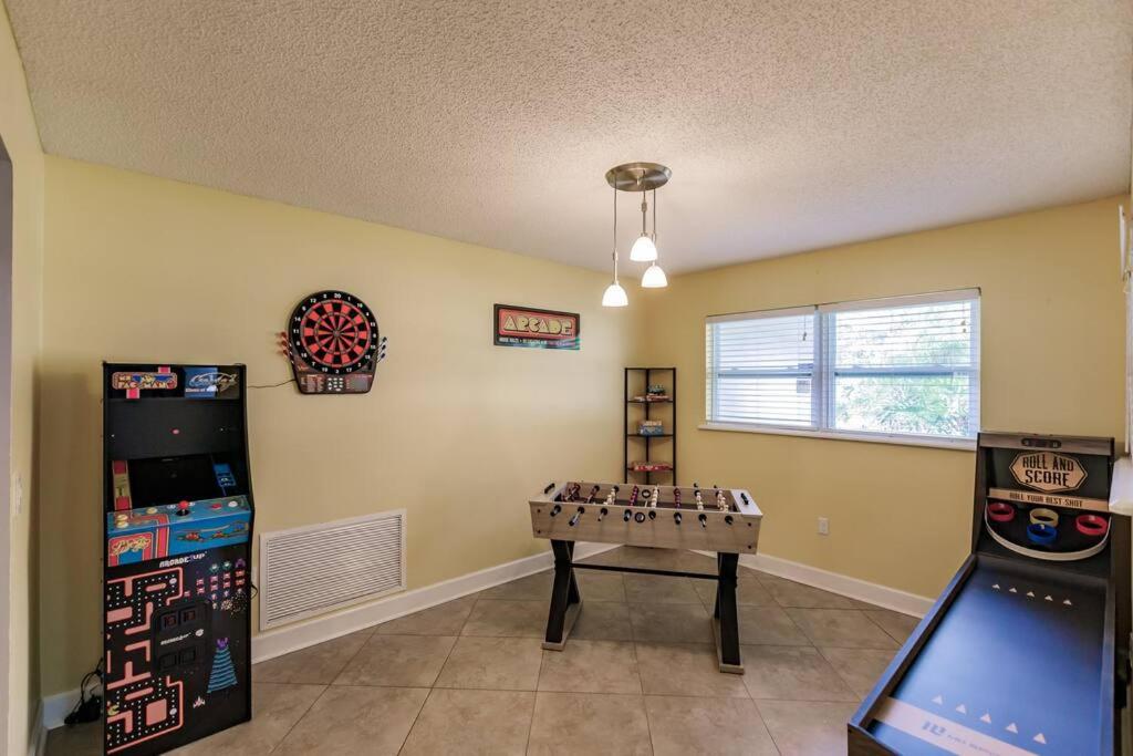 Grinning Gecko 4Bdr3Bath NEW Pool House, Heated Salt Pool, Indoor-Outdoor Kitchen and Fireplaces, Putting Green, Bocce Court-Within 6 miles of AMI