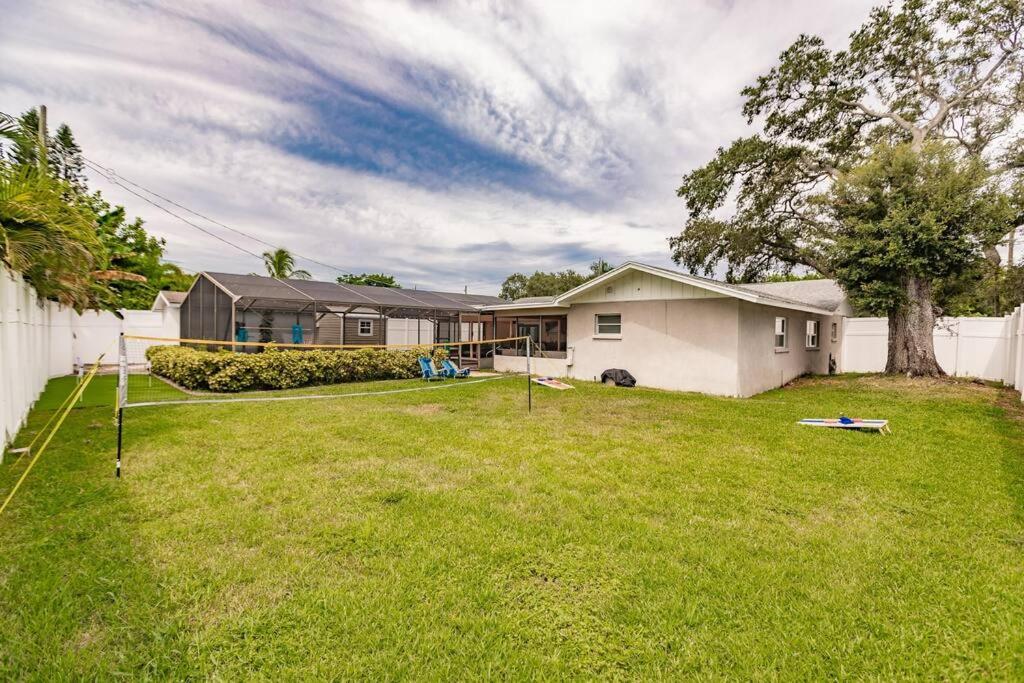 Grinning Gecko 4Bdr3Bath NEW Pool House, Heated Salt Pool, Indoor-Outdoor Kitchen and Fireplaces, Putting Green, Bocce Court-Within 6 miles of AMI