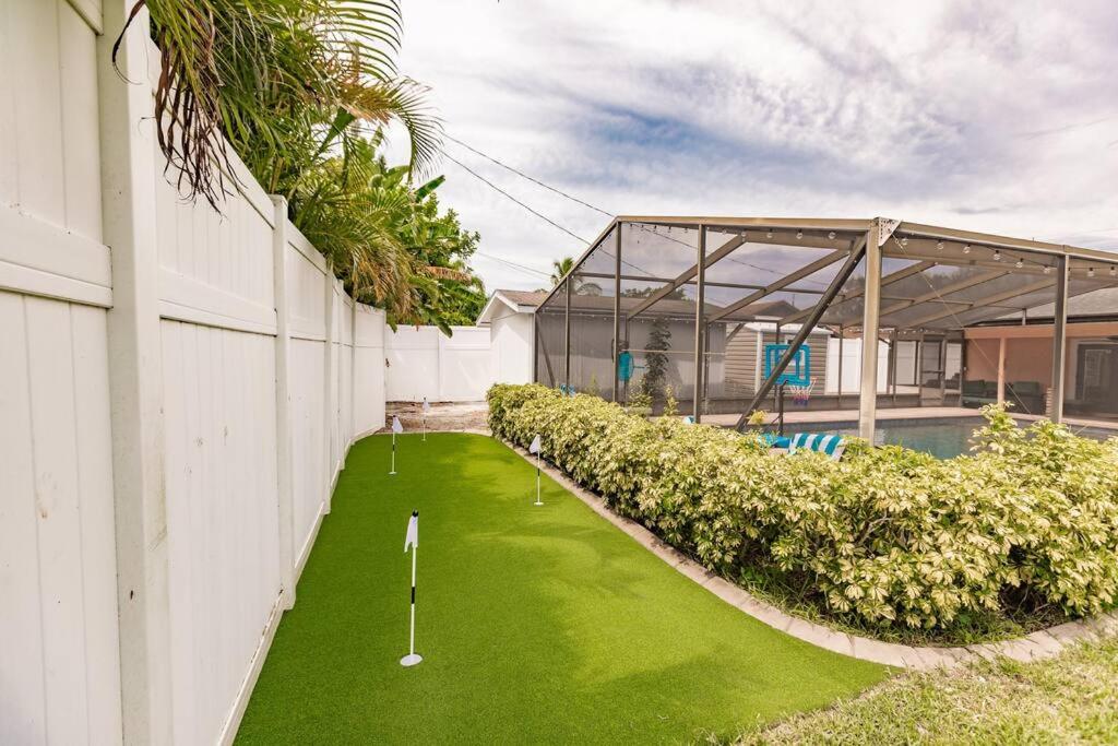 Grinning Gecko 4Bdr3Bath NEW Pool House, Heated Salt Pool, Indoor-Outdoor Kitchen and Fireplaces, Putting Green, Bocce Court-Within 6 miles of AMI