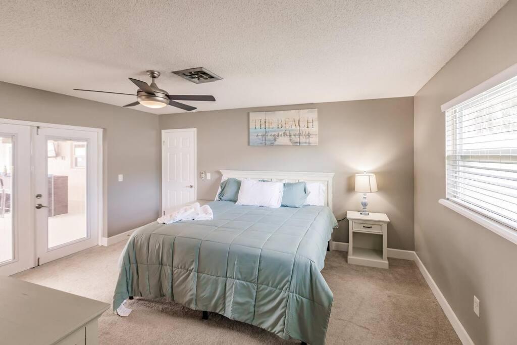 Grinning Gecko 4Bdr3Bath NEW Pool House, Heated Salt Pool, Indoor-Outdoor Kitchen and Fireplaces, Putting Green, Bocce Court-Within 6 miles of AMI