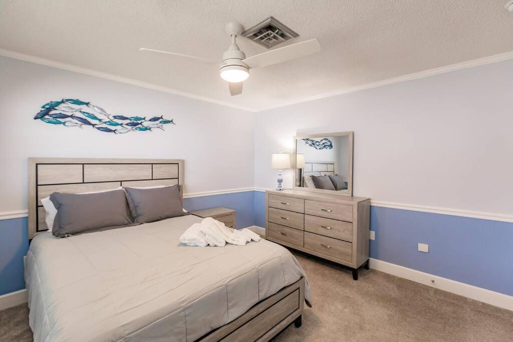 Grinning Gecko 4Bdr3Bath NEW Pool House, Heated Salt Pool, Indoor-Outdoor Kitchen and Fireplaces, Putting Green, Bocce Court-Within 6 miles of AMI
