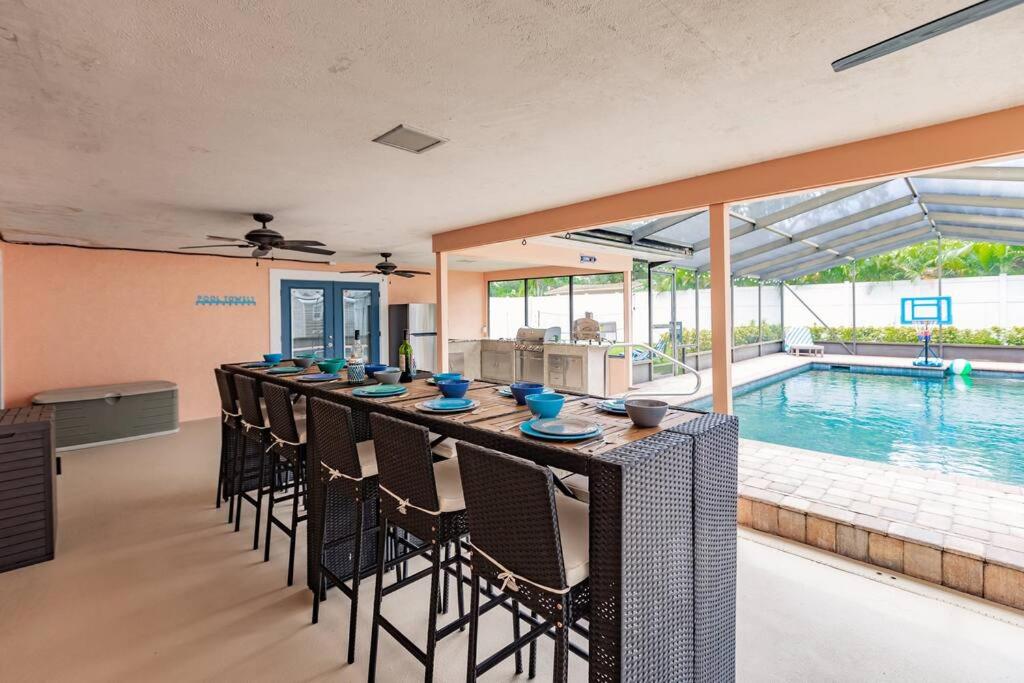 Grinning Gecko 4Bdr3Bath NEW Pool House, Heated Salt Pool, Indoor-Outdoor Kitchen and Fireplaces, Putting Green, Bocce Court-Within 6 miles of AMI