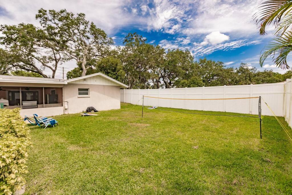Grinning Gecko 4Bdr3Bath NEW Pool House, Heated Salt Pool, Indoor-Outdoor Kitchen and Fireplaces, Putting Green, Bocce Court-Within 6 miles of AMI