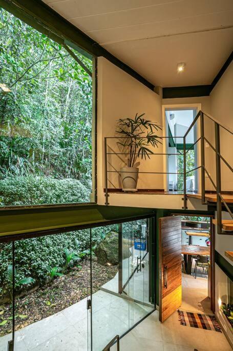 Casa espetacular e completa no condomínio Iporanga