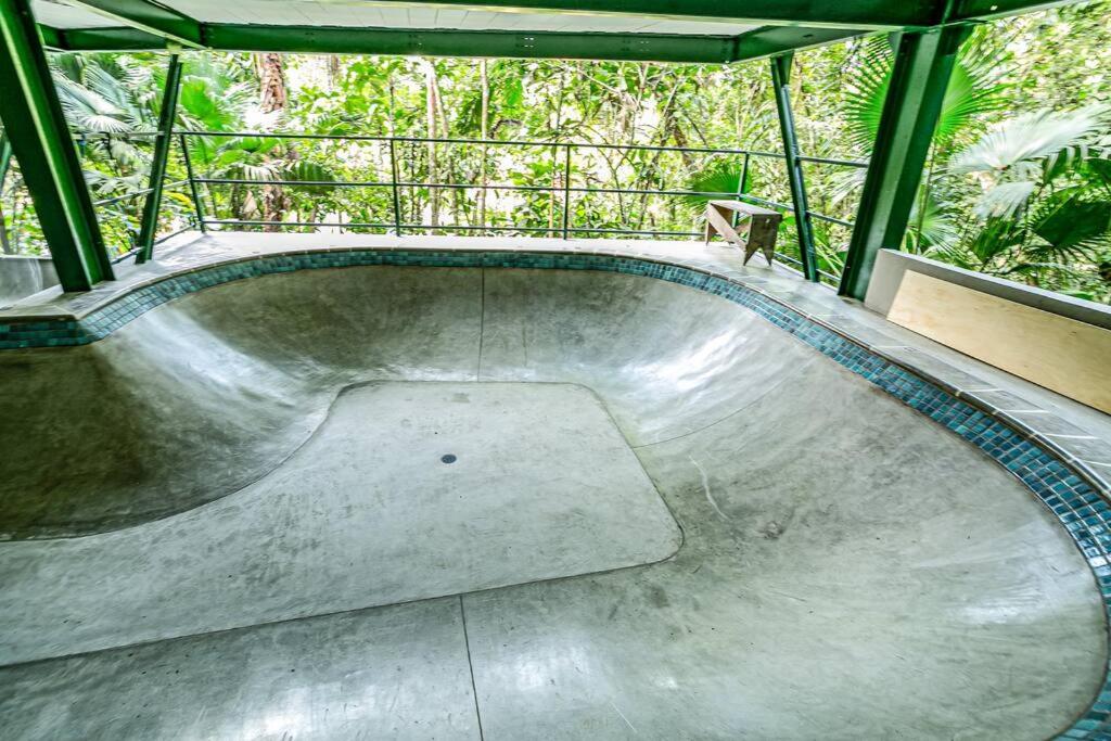 Casa espetacular e completa no condomínio Iporanga