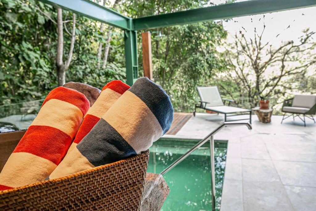 Casa espetacular e completa no condomínio Iporanga