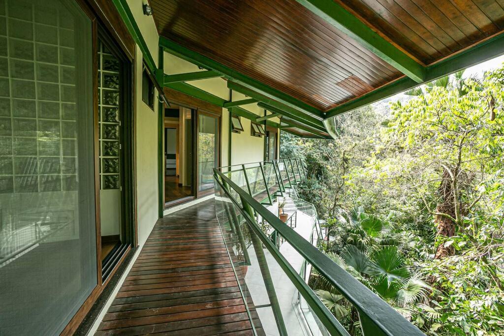 Casa espetacular e completa no condomínio Iporanga