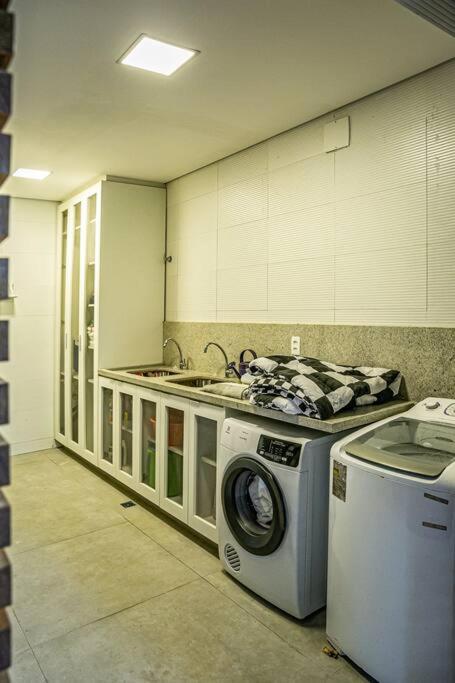 Casa espetacular e completa no condomínio Iporanga