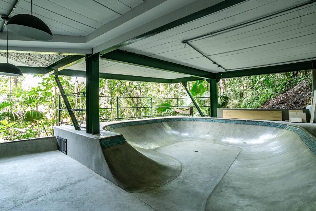 Casa espetacular e completa no condomínio Iporanga