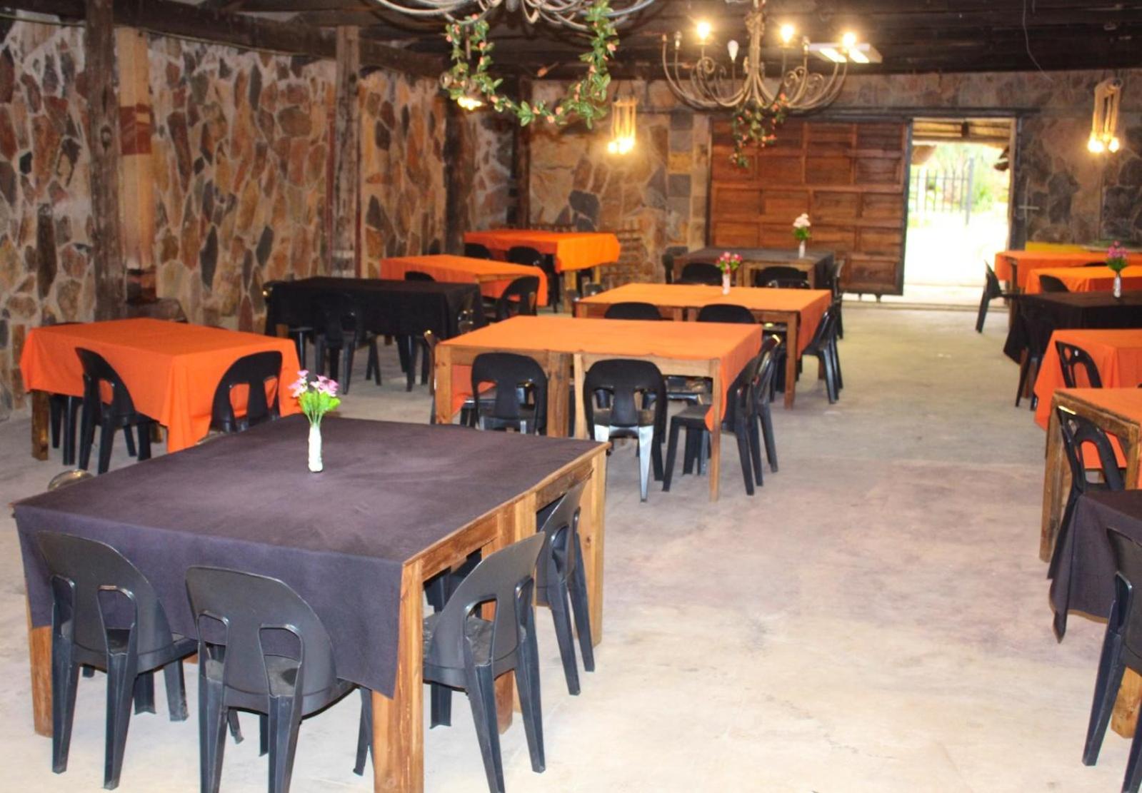 Emahlathini Guest Farm