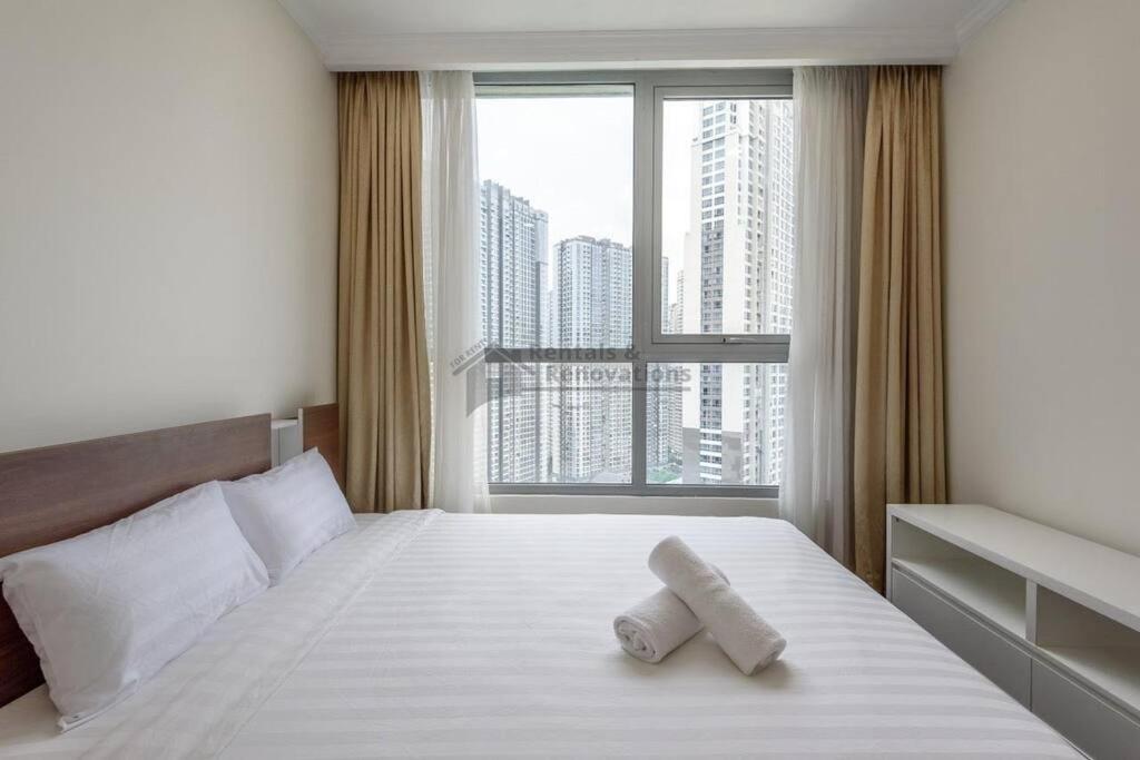 1 BR in Landmark plus Building