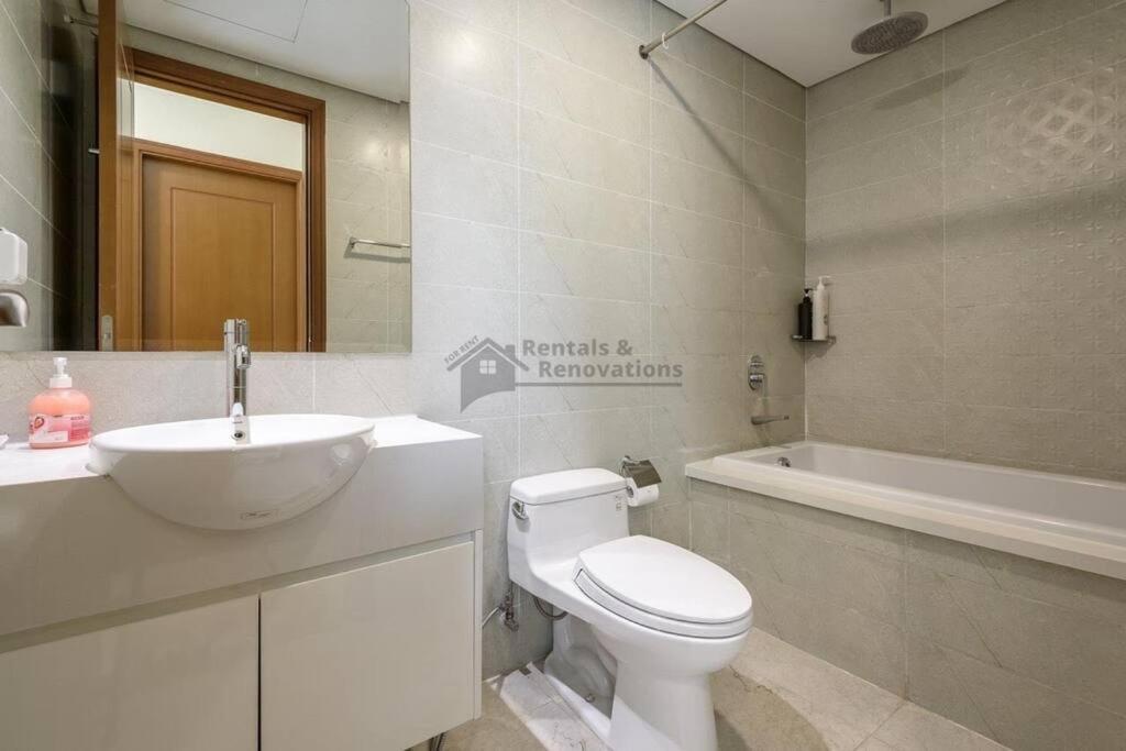 1 BR in Landmark plus Building
