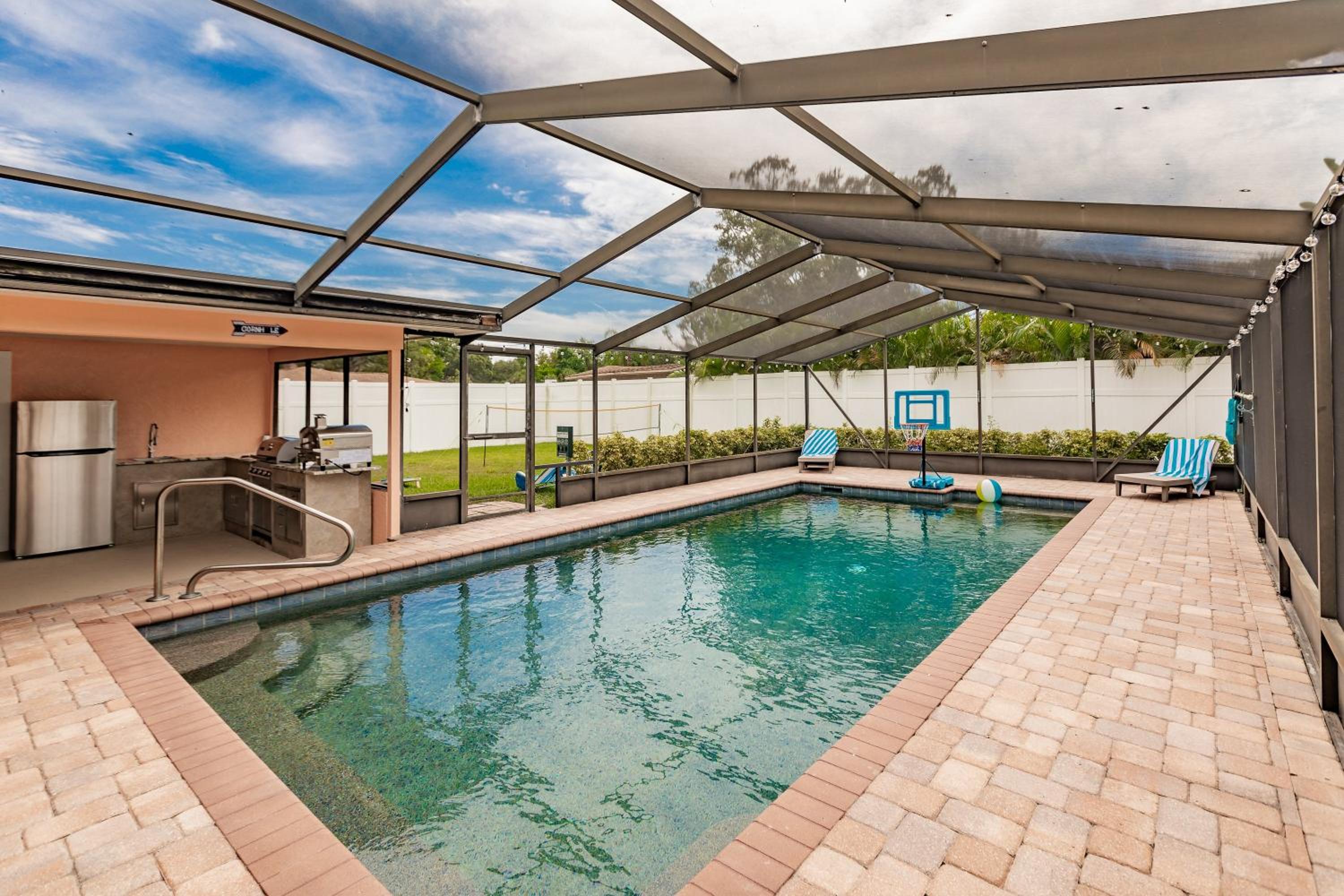 Grinning Gecko 4Bdr3Bath NEW Pool House, Heated Salt Pool, Indoor-Outdoor Kitchen and Fireplaces, Putting Green, Bocce Court-Within 6 miles of AMI