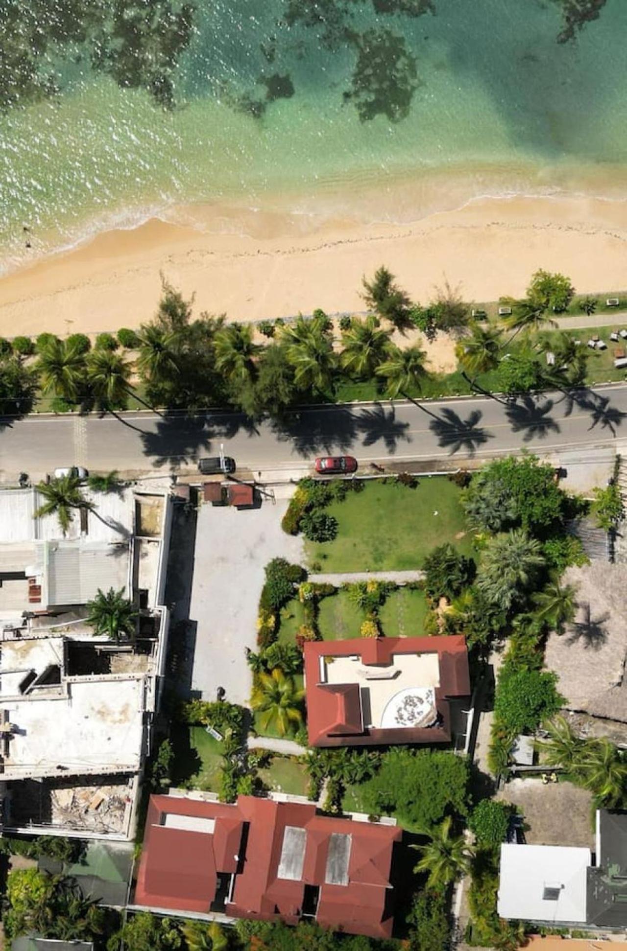 Beachfront Unit with Stunning Sunsets and Starlink Internet !